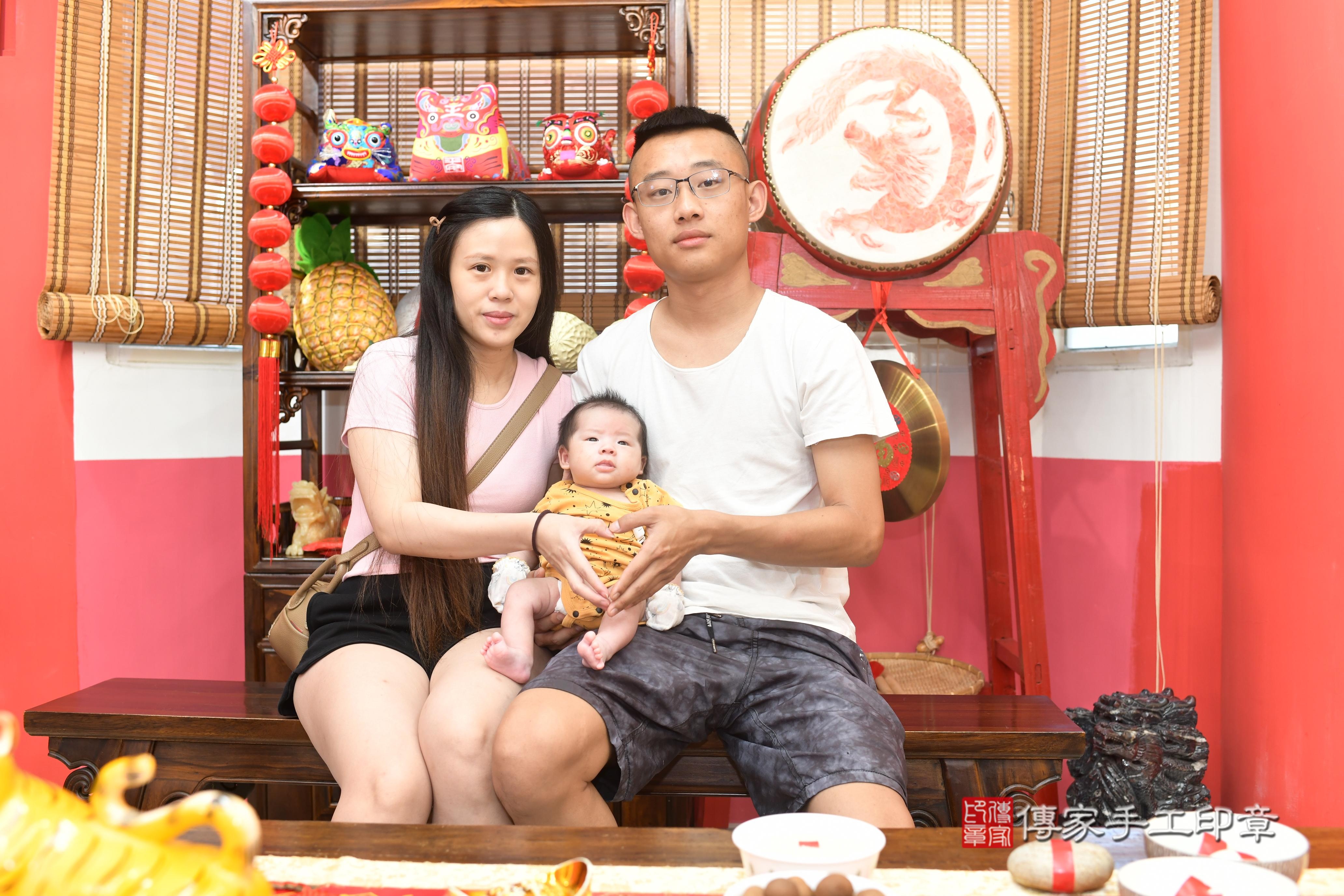 傳家手工印章高雄店、抓周、度脺、中國風會場、傳家嬰兒古禮、吉祥話、抓周道具物品24種、拍照。抓周證書。寶寶抓周、滿周歲、生日快樂、祝福