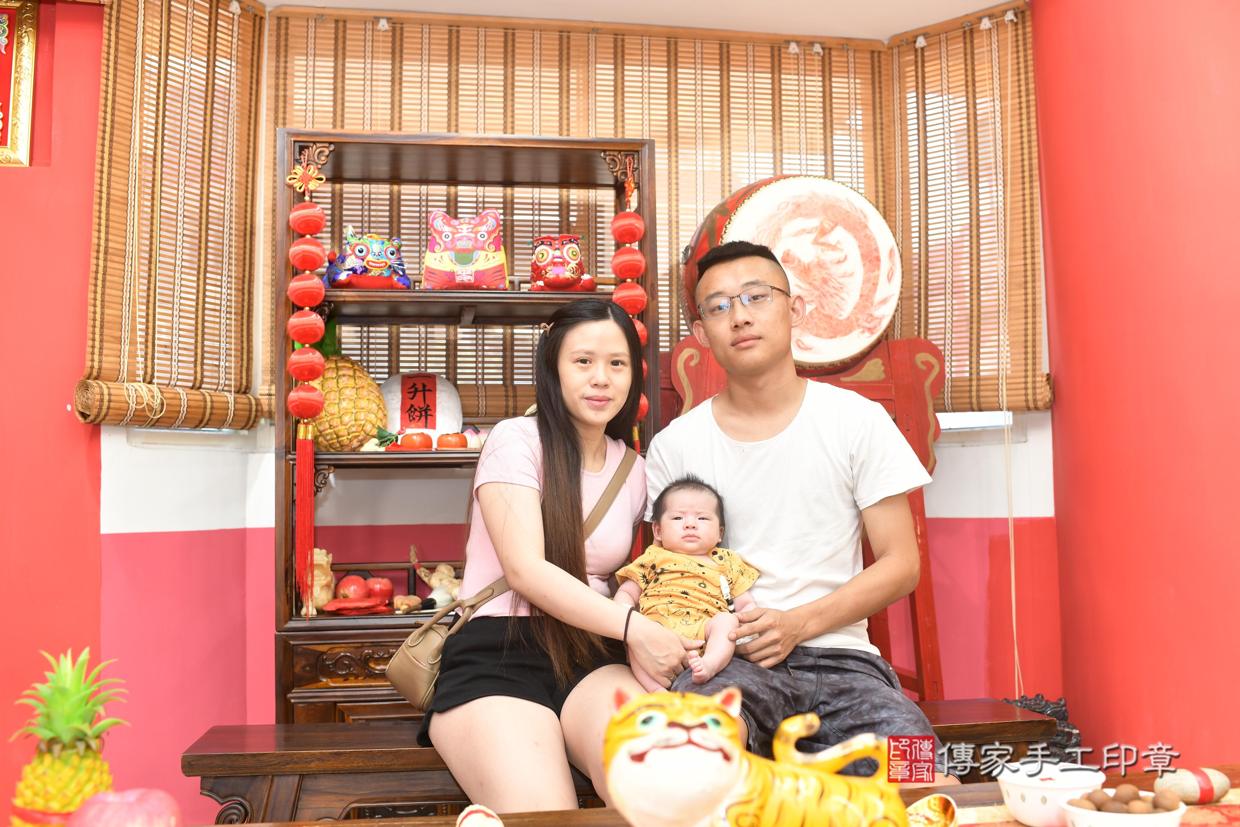 傳家手工印章高雄店、抓周、度脺、中國風會場、傳家嬰兒古禮、吉祥話、抓周道具物品24種、拍照。抓周證書。寶寶抓周、滿周歲、生日快樂、祝福