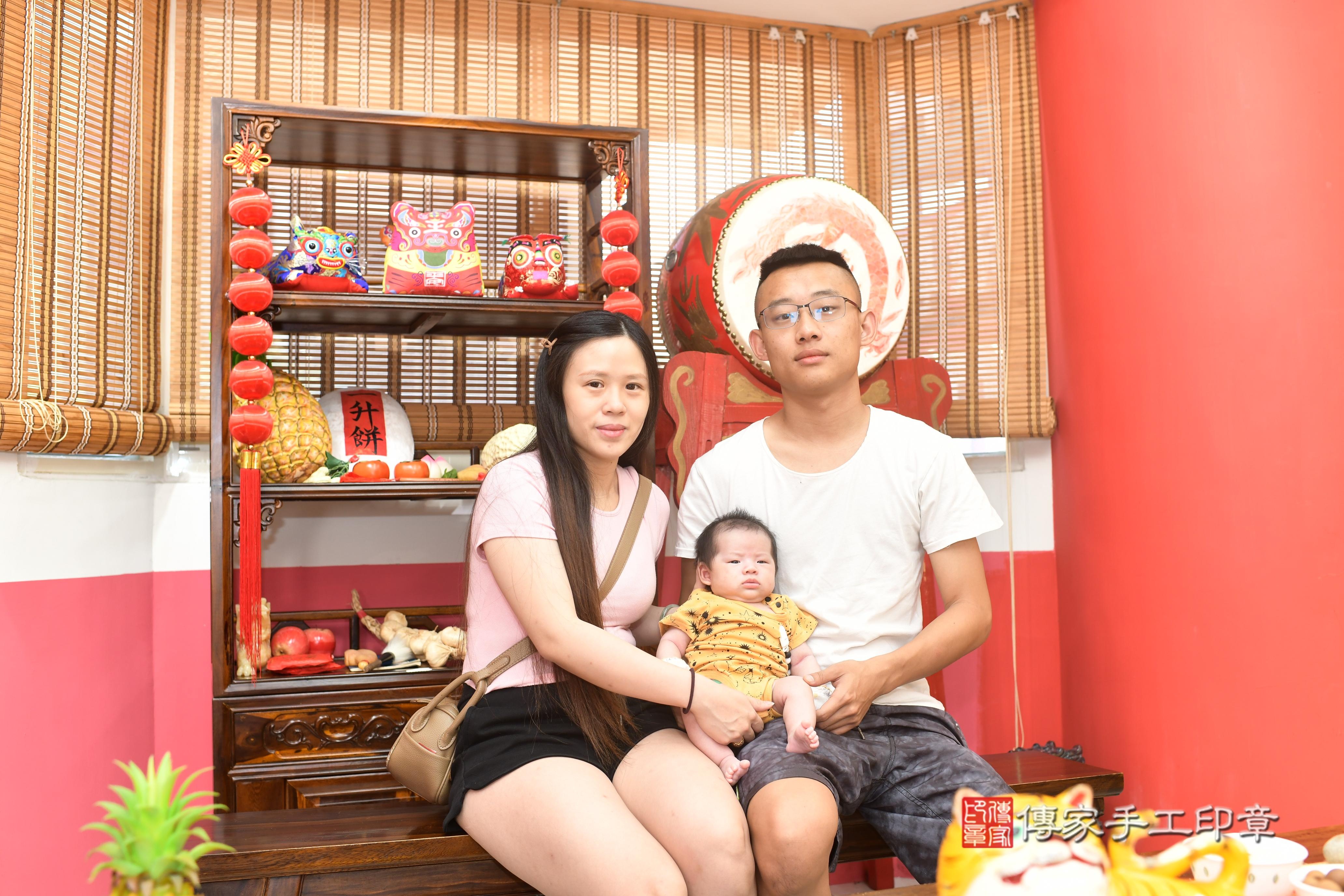 傳家手工印章高雄店、抓周、度脺、中國風會場、傳家嬰兒古禮、吉祥話、抓周道具物品24種、拍照。抓周證書。寶寶抓周、滿周歲、生日快樂、祝福