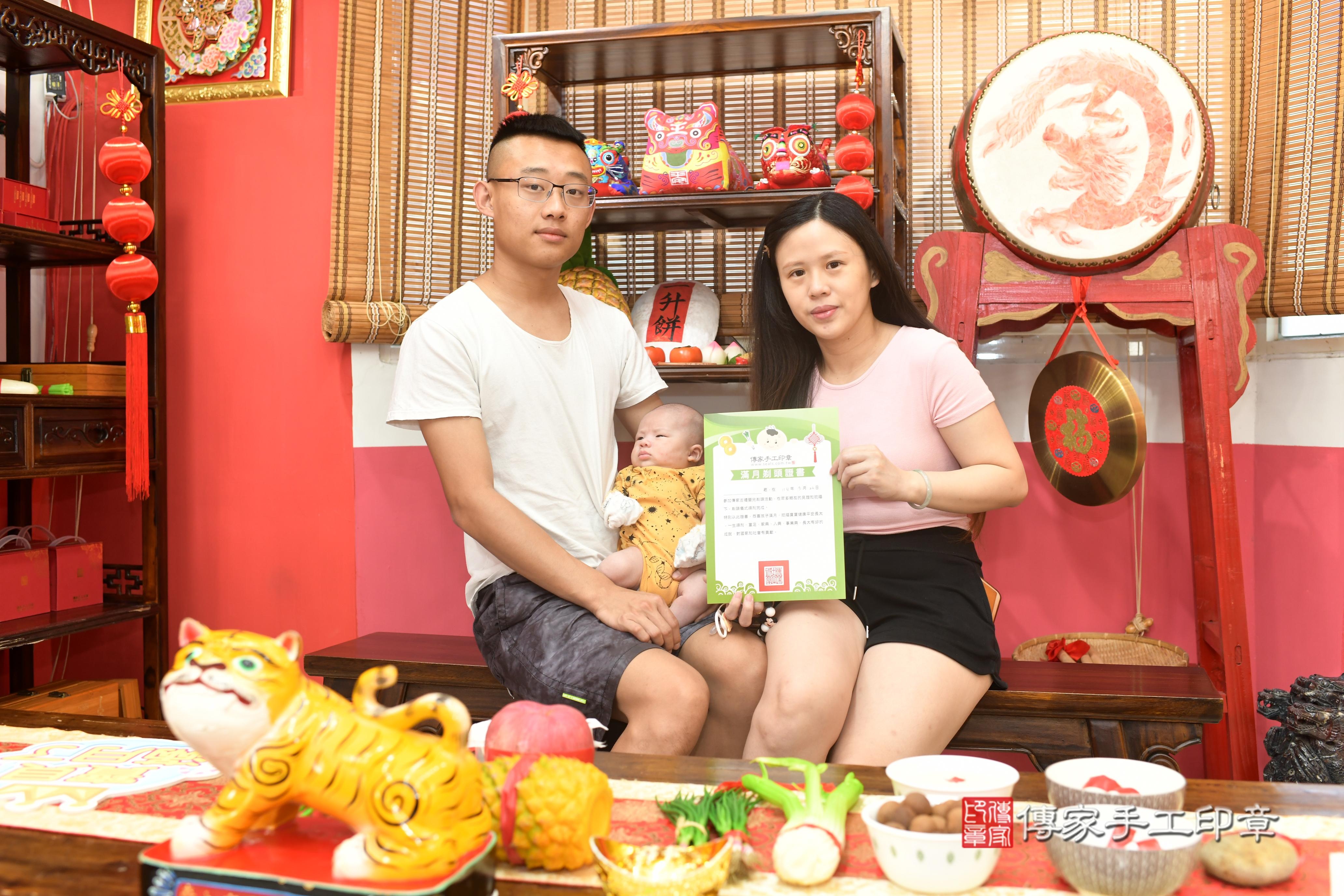 傳家手工印章高雄店、抓周、度脺、中國風會場、傳家嬰兒古禮、吉祥話、抓周道具物品24種、拍照。抓周證書。寶寶抓周、滿周歲、生日快樂、祝福