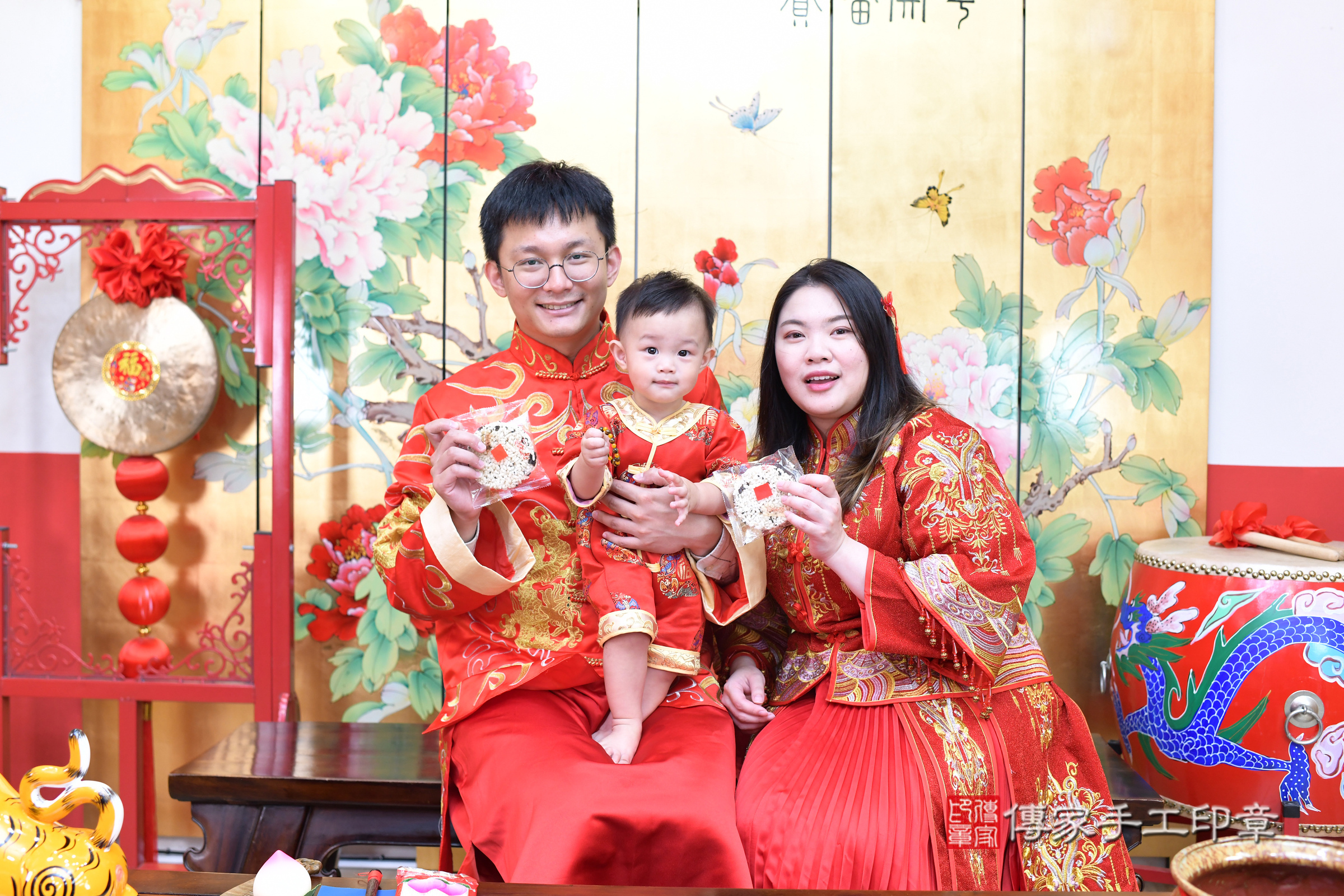 台北市大同區小旭寶寶抓周推薦：傳家台北店抓周度脺中國風會場，嬰兒古禮抓周流程儀式吉祥話、抓周道具物品24種、拍照。抓周證書。2025.5.17，照片13