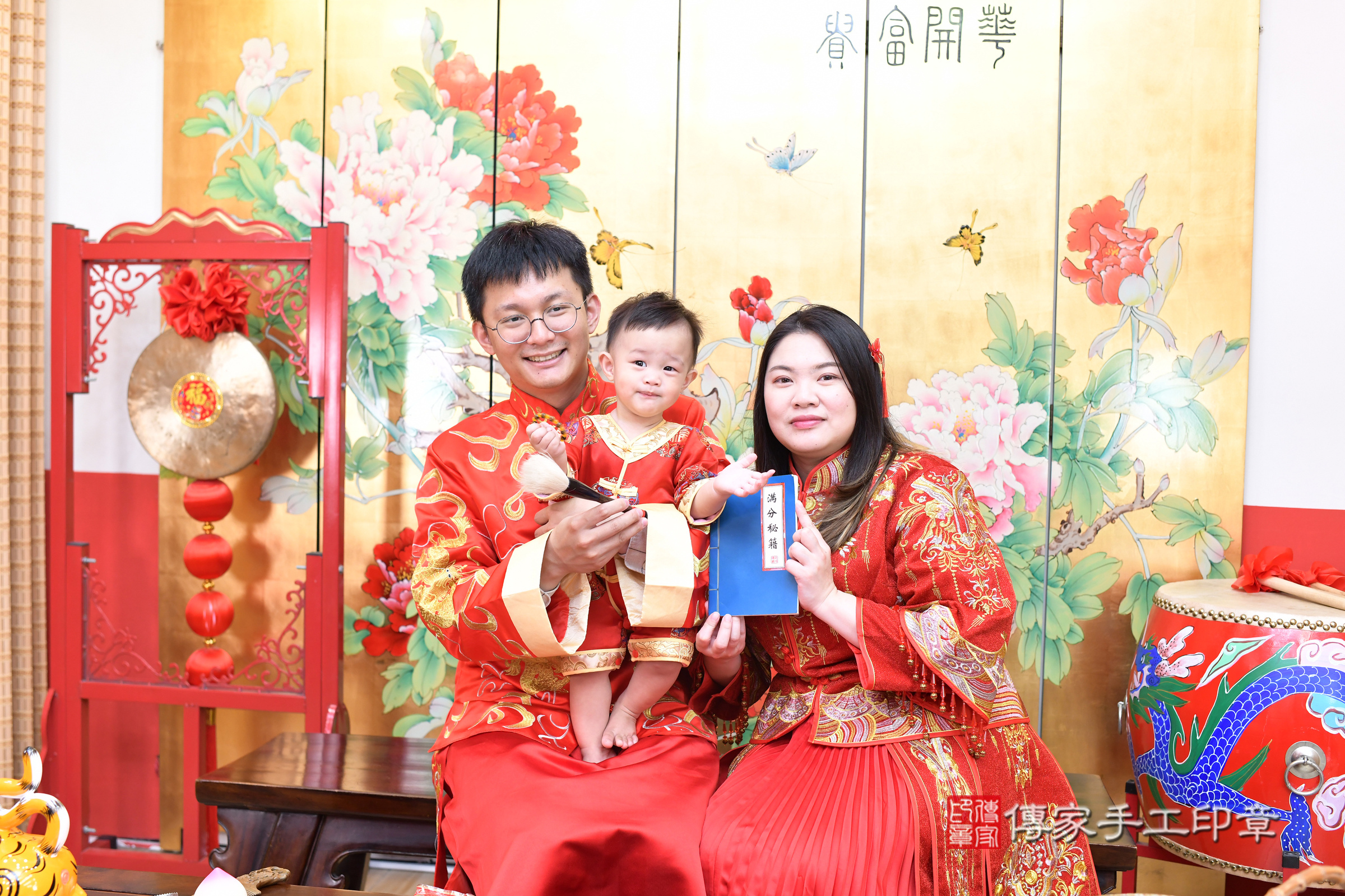 台北市大同區小旭寶寶抓周推薦：傳家台北店抓周度脺中國風會場，嬰兒古禮抓周流程儀式吉祥話、抓周道具物品24種、拍照。抓周證書。2025.5.17，照片17