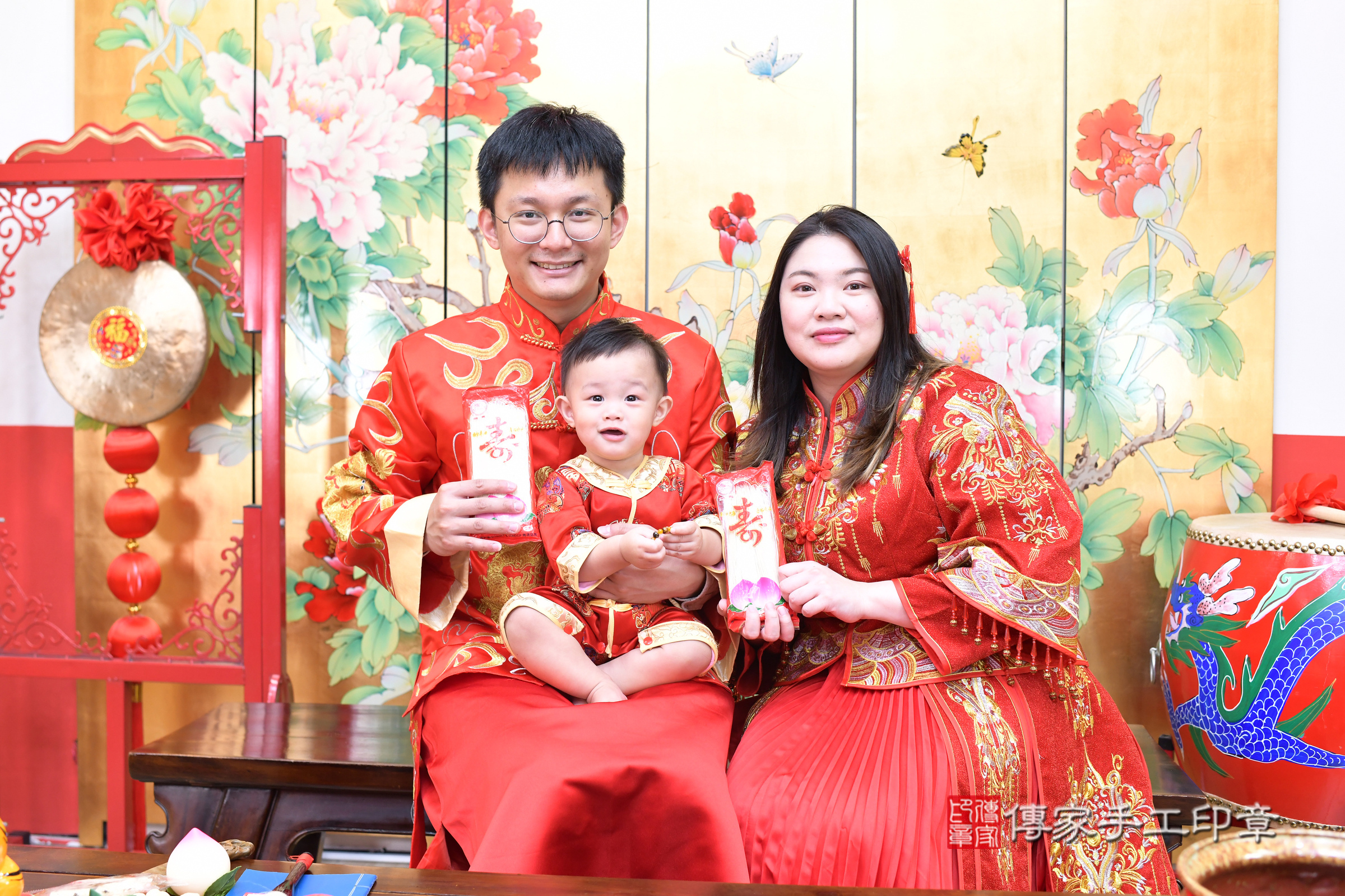 台北市大同區小旭寶寶抓周推薦：傳家台北店抓周度脺中國風會場，嬰兒古禮抓周流程儀式吉祥話、抓周道具物品24種、拍照。抓周證書。2025.5.17，照片14