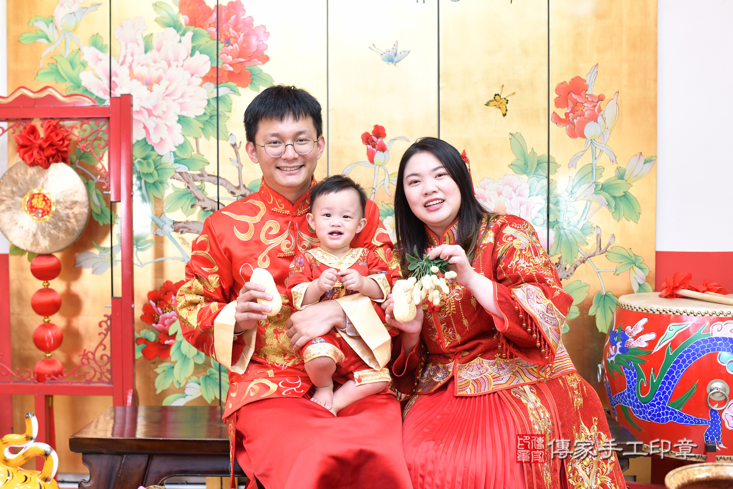 台北市大同區小旭寶寶抓周推薦：傳家台北店抓周度脺中國風會場，嬰兒古禮抓周流程儀式吉祥話、抓周道具物品24種、拍照。抓周證書。2025.5.17，照片15