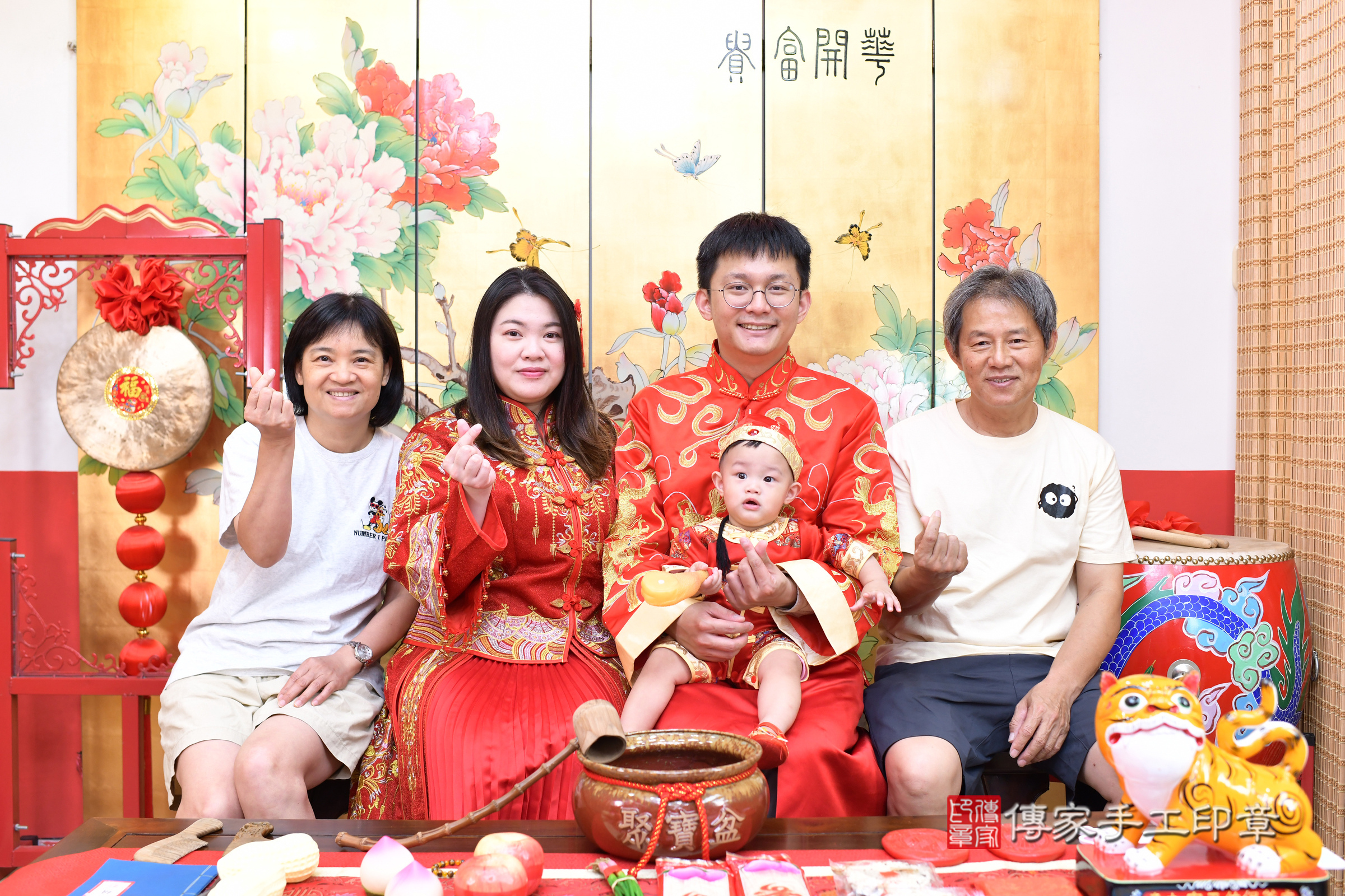 台北市大同區小旭寶寶抓周推薦：傳家台北店抓周度脺中國風會場，嬰兒古禮抓周流程儀式吉祥話、抓周道具物品24種、拍照。抓周證書。2025.5.17，照片20