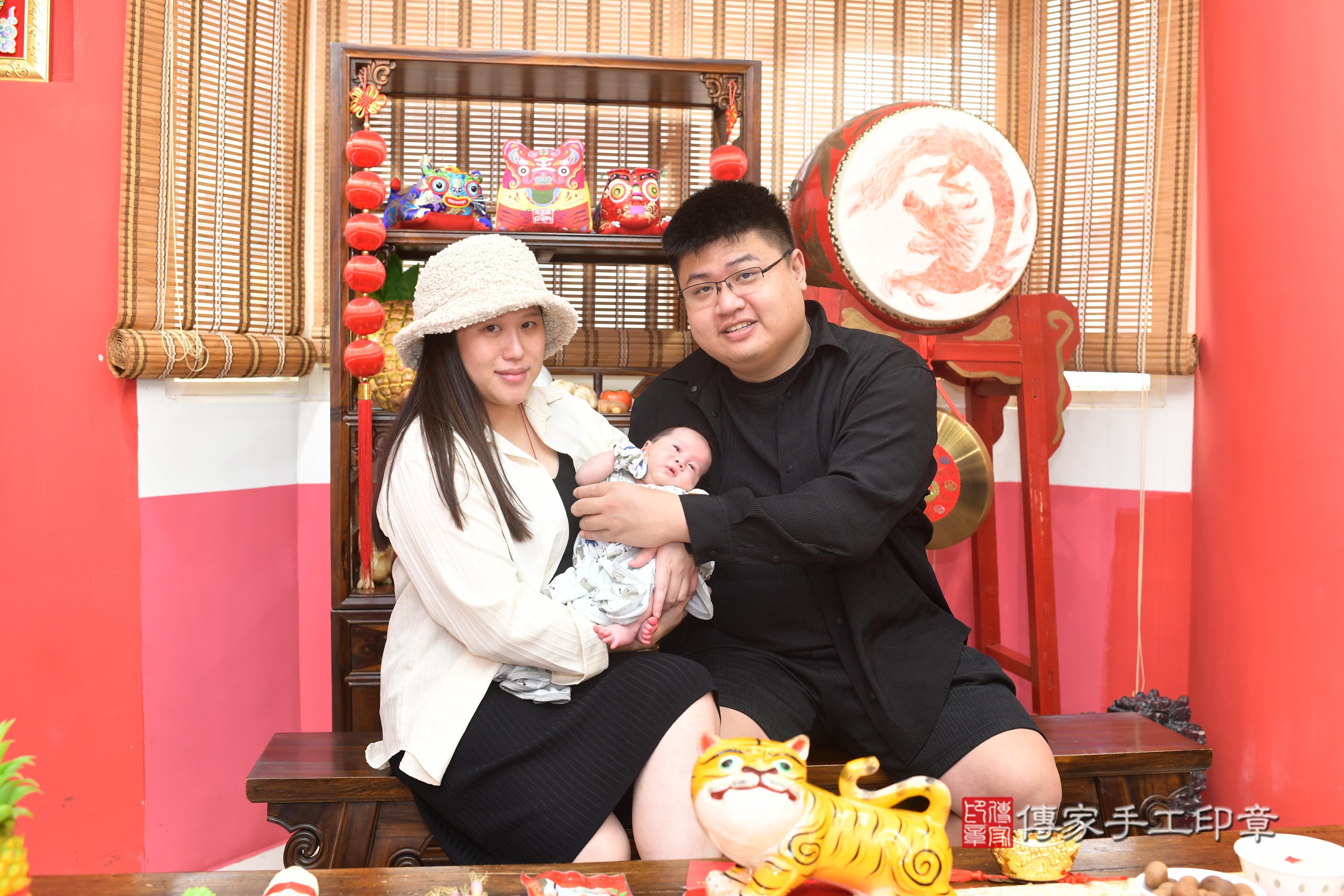 傳家手工印章高雄店、抓周、度脺、中國風會場、傳家嬰兒古禮、吉祥話、抓周道具物品24種、拍照。抓周證書。寶寶抓周、滿周歲、生日快樂、祝福