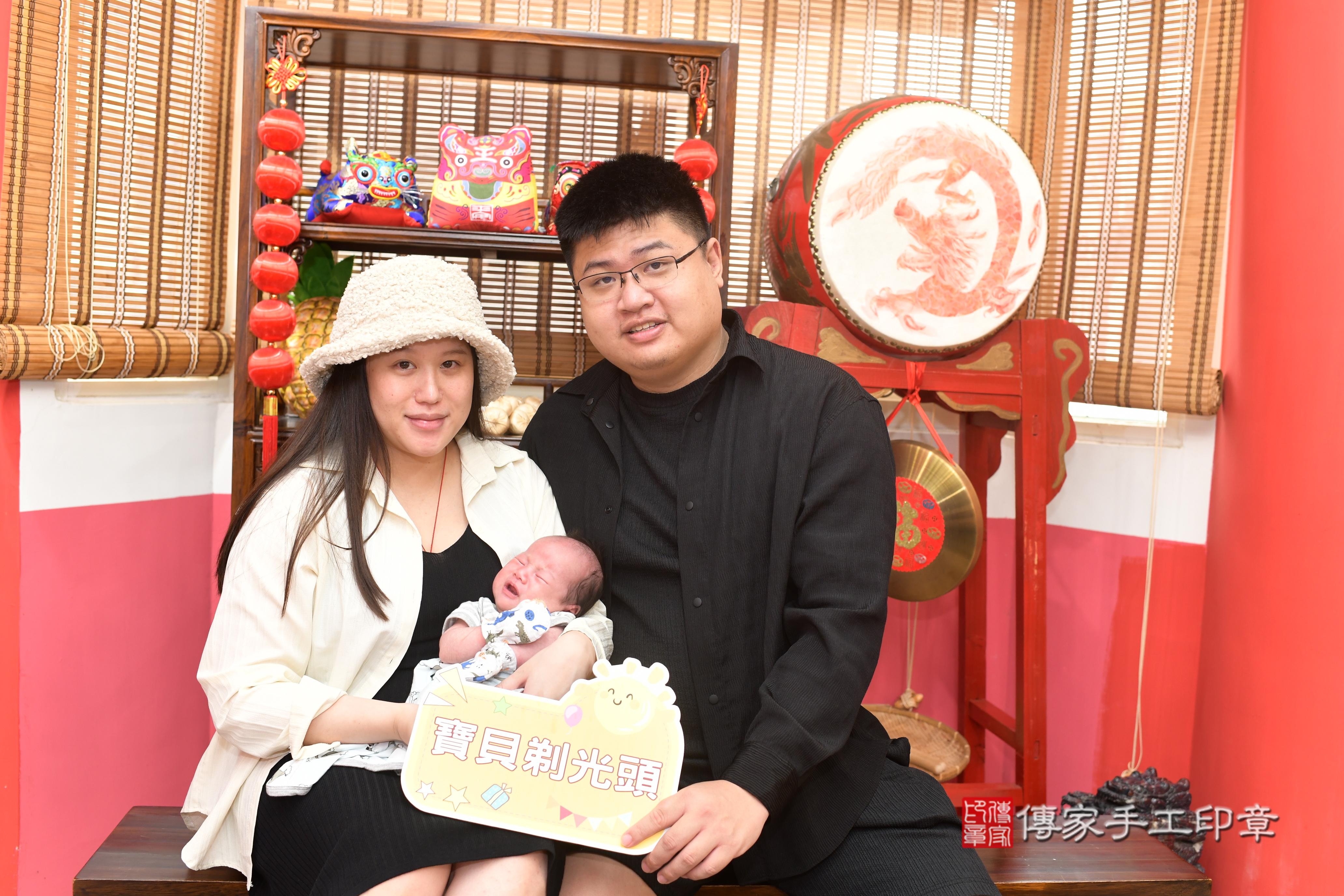 傳家手工印章高雄店、抓周、度脺、中國風會場、傳家嬰兒古禮、吉祥話、抓周道具物品24種、拍照。抓周證書。寶寶抓周、滿周歲、生日快樂、祝福