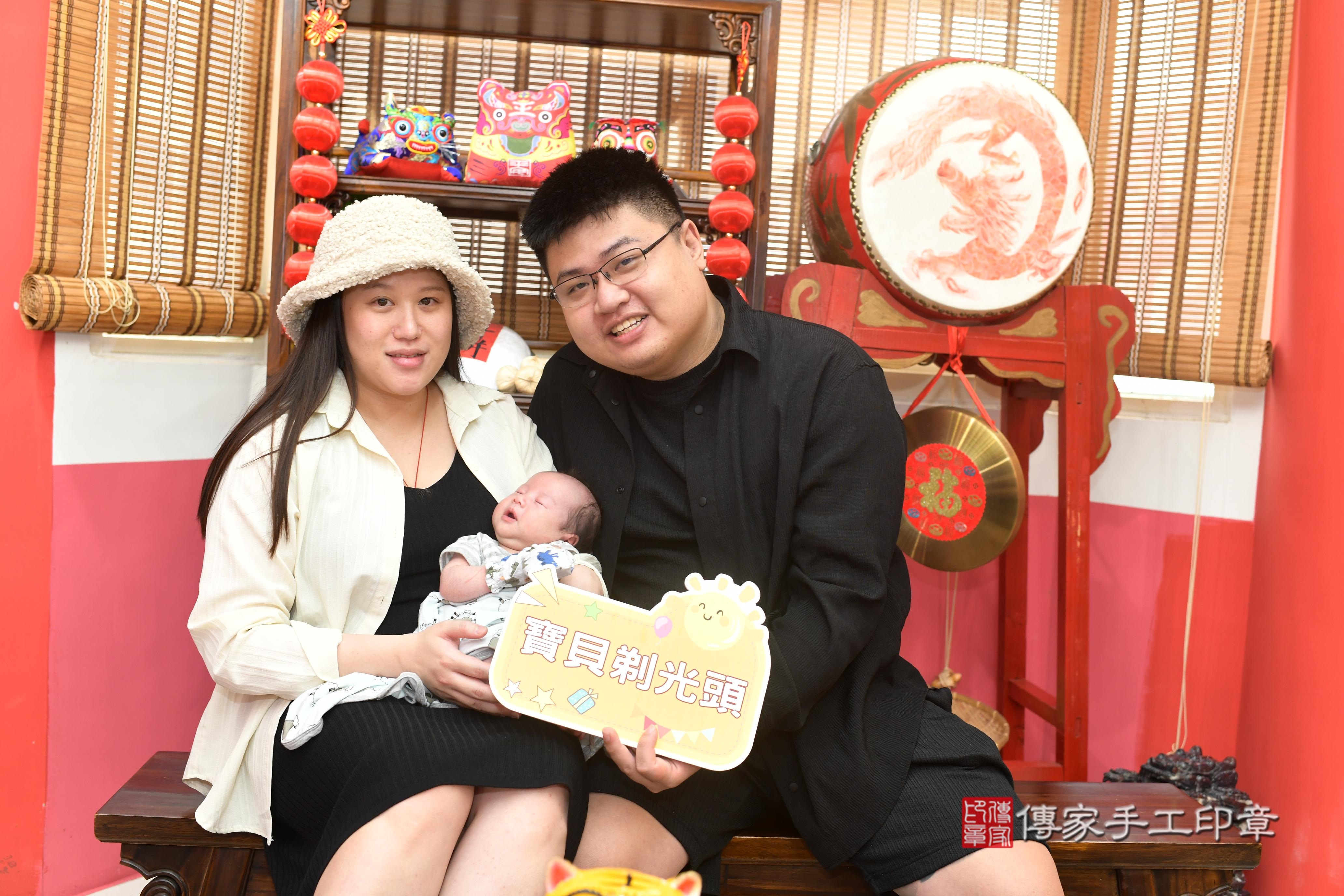 傳家手工印章高雄店、抓周、度脺、中國風會場、傳家嬰兒古禮、吉祥話、抓周道具物品24種、拍照。抓周證書。寶寶抓周、滿周歲、生日快樂、祝福