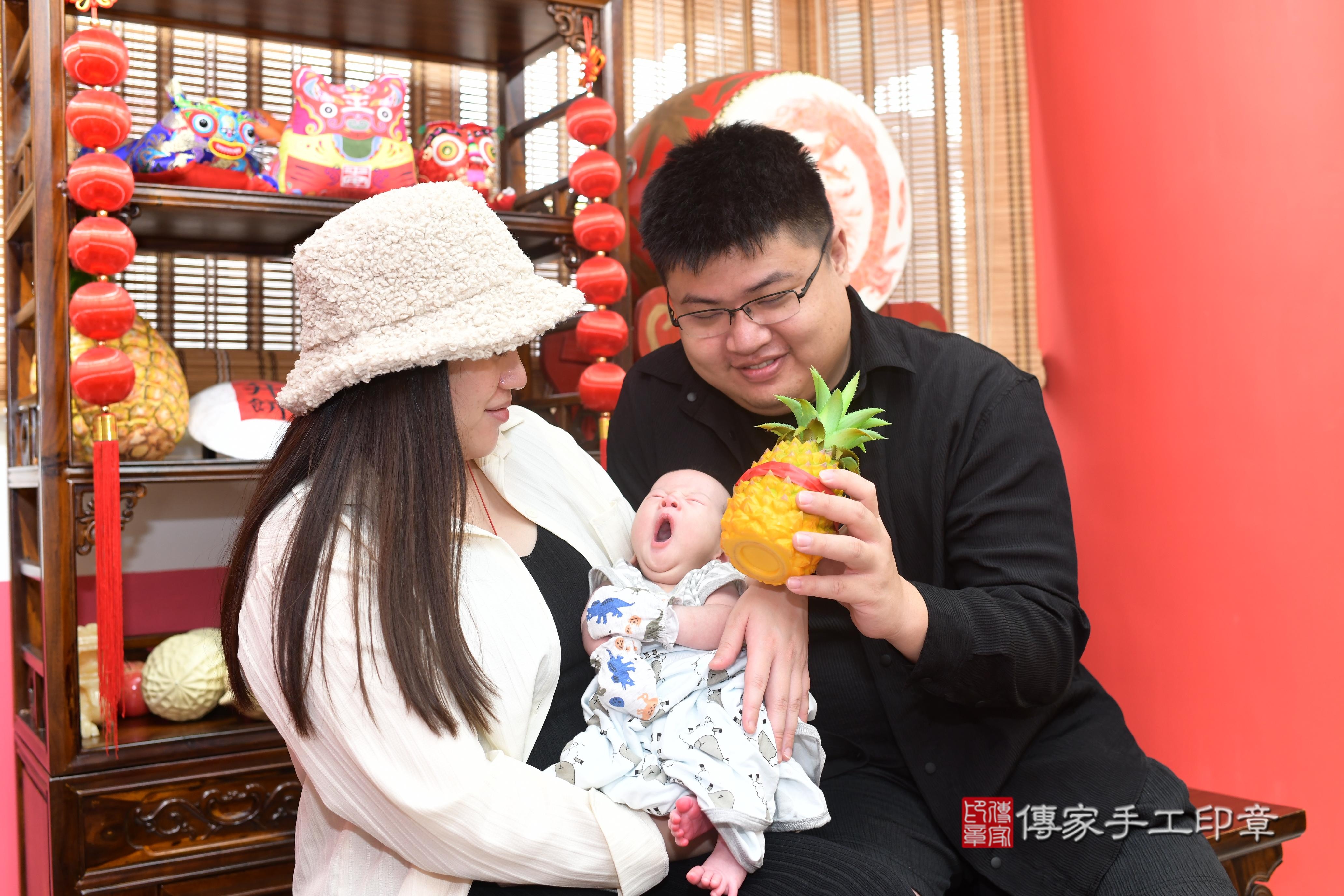 傳家手工印章高雄店、抓周、度脺、中國風會場、傳家嬰兒古禮、吉祥話、抓周道具物品24種、拍照。抓周證書。寶寶抓周、滿周歲、生日快樂、祝福
