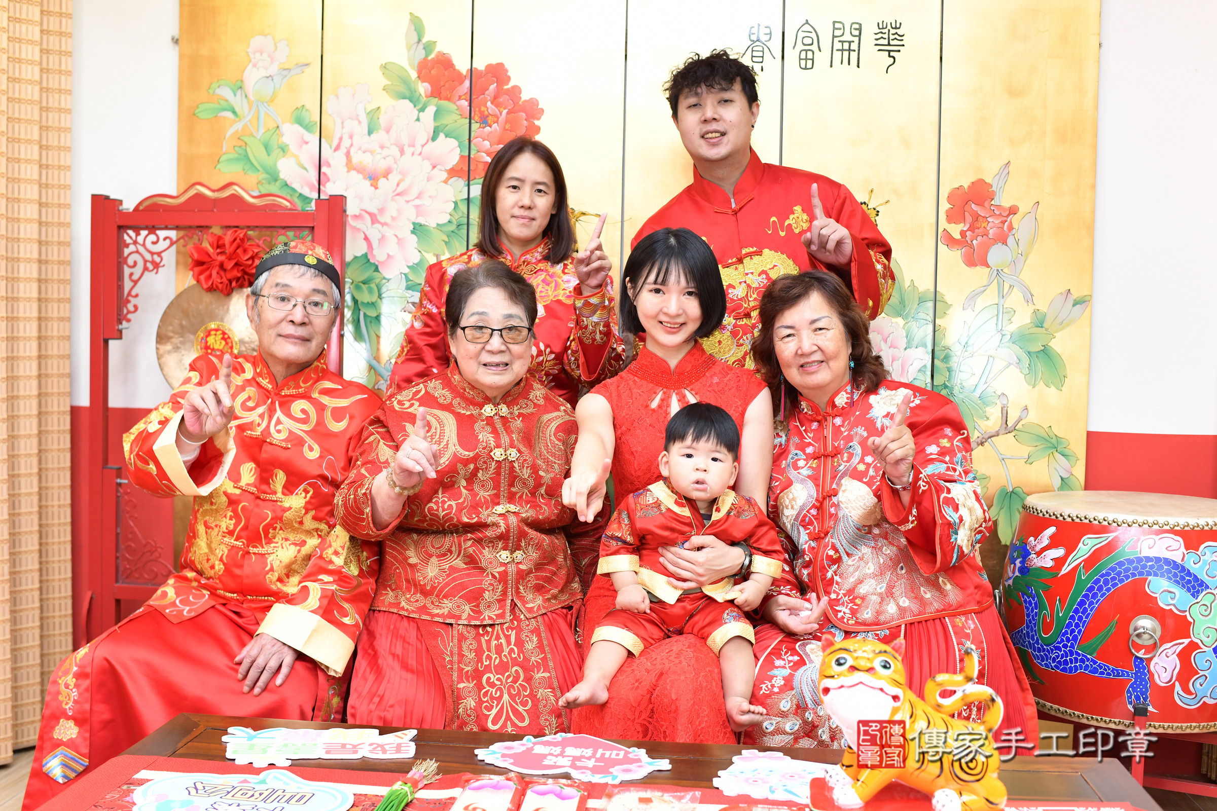 台北市大同區小泊寶寶抓周推薦：傳家台北店抓周度脺中國風會場，嬰兒古禮抓周流程儀式吉祥話、抓周道具物品24種、拍照。抓周證書。2025.5.27，照片18