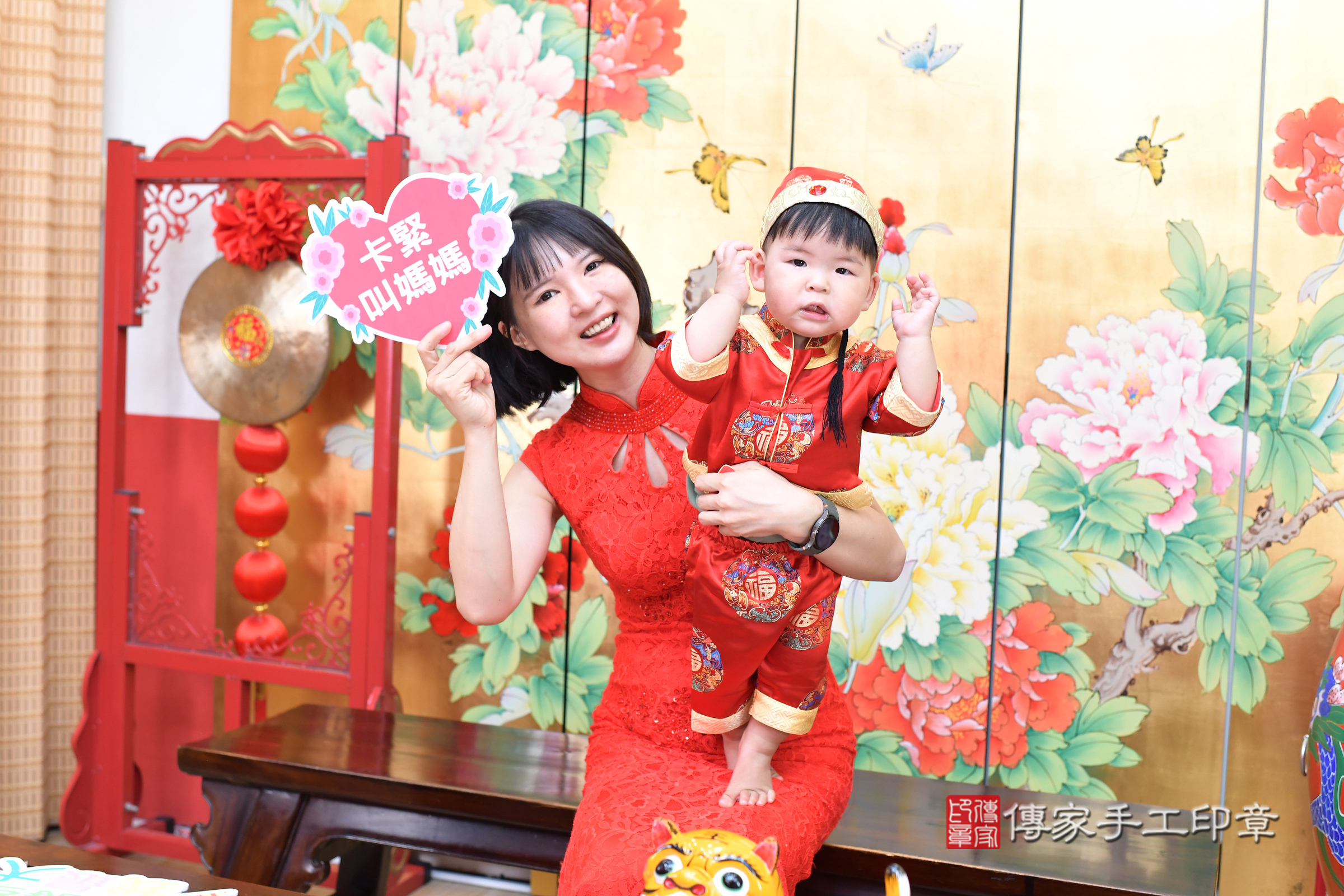 台北市大同區小泊寶寶抓周推薦：傳家台北店抓周度脺中國風會場，嬰兒古禮抓周流程儀式吉祥話、抓周道具物品24種、拍照。抓周證書。2025.5.27，照片5