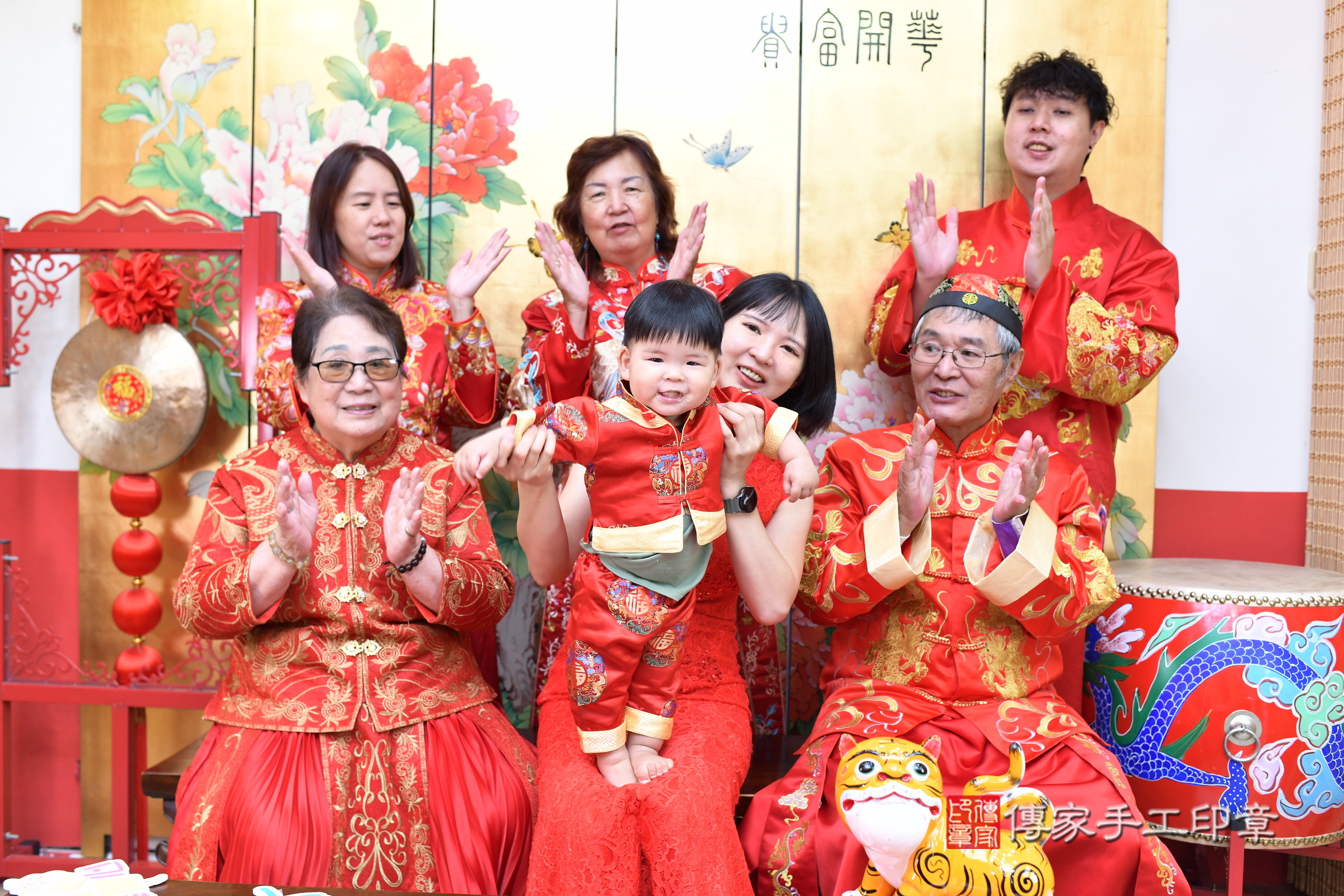 台北市大同區小泊寶寶抓周推薦：傳家台北店抓周度脺中國風會場，嬰兒古禮抓周流程儀式吉祥話、抓周道具物品24種、拍照。抓周證書。2025.5.27，照片17
