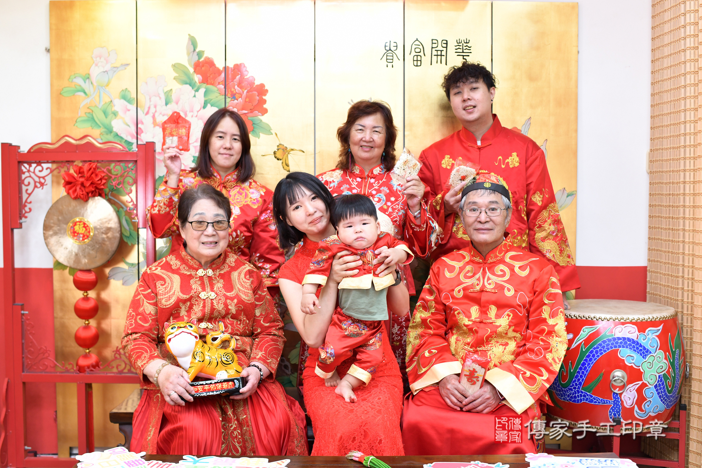 台北市大同區小泊寶寶抓周推薦：傳家台北店抓周度脺中國風會場，嬰兒古禮抓周流程儀式吉祥話、抓周道具物品24種、拍照。抓周證書。2025.5.27，照片15