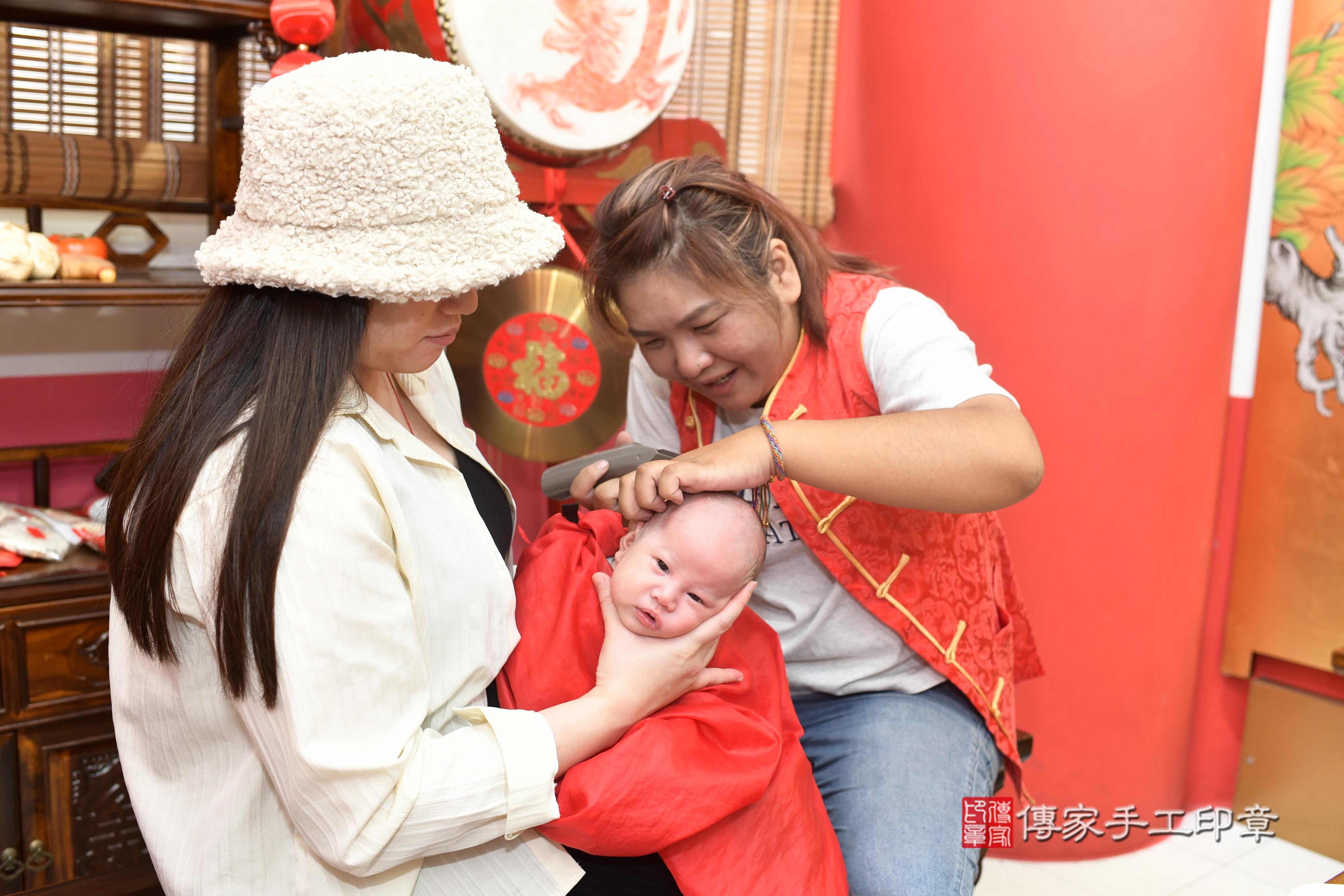 傳家手工印章高雄店、抓周、度脺、中國風會場、傳家嬰兒古禮、吉祥話、抓周道具物品24種、拍照。抓周證書。寶寶抓周、滿周歲、生日快樂、祝福