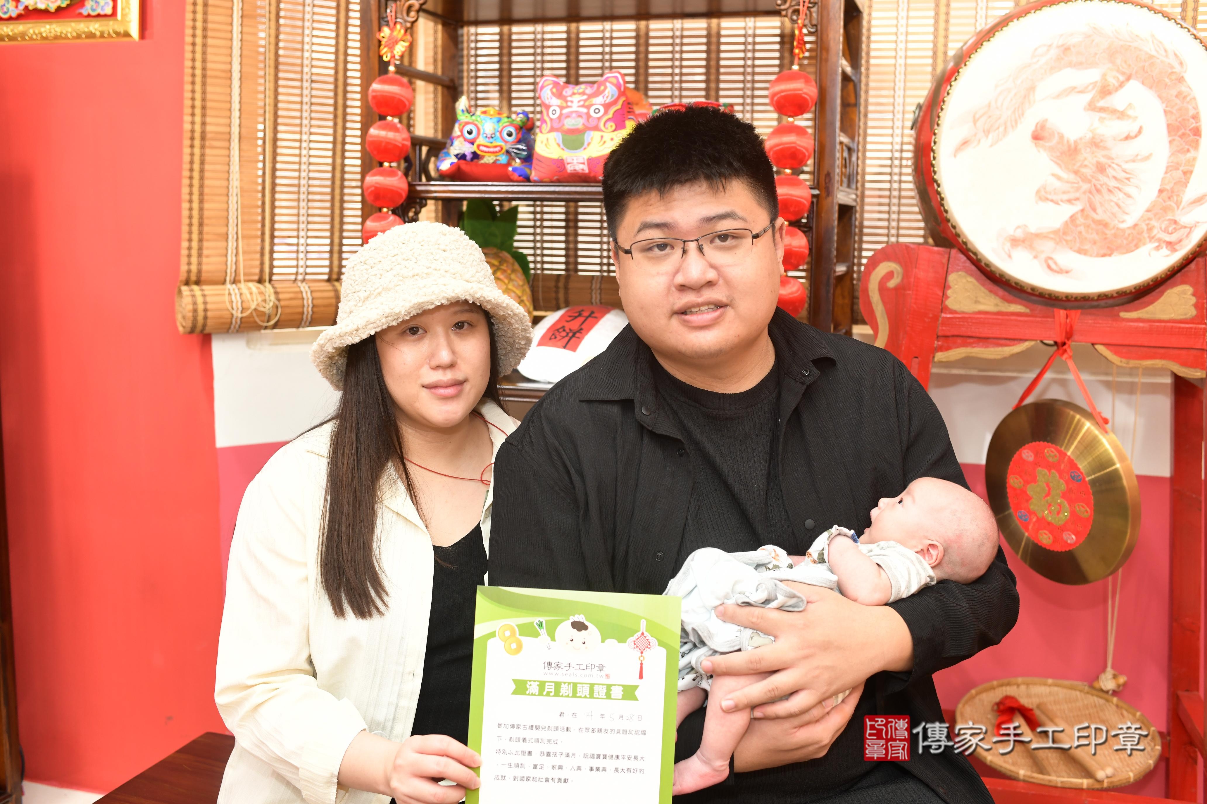 傳家手工印章高雄店、抓周、度脺、中國風會場、傳家嬰兒古禮、吉祥話、抓周道具物品24種、拍照。抓周證書。寶寶抓周、滿周歲、生日快樂、祝福