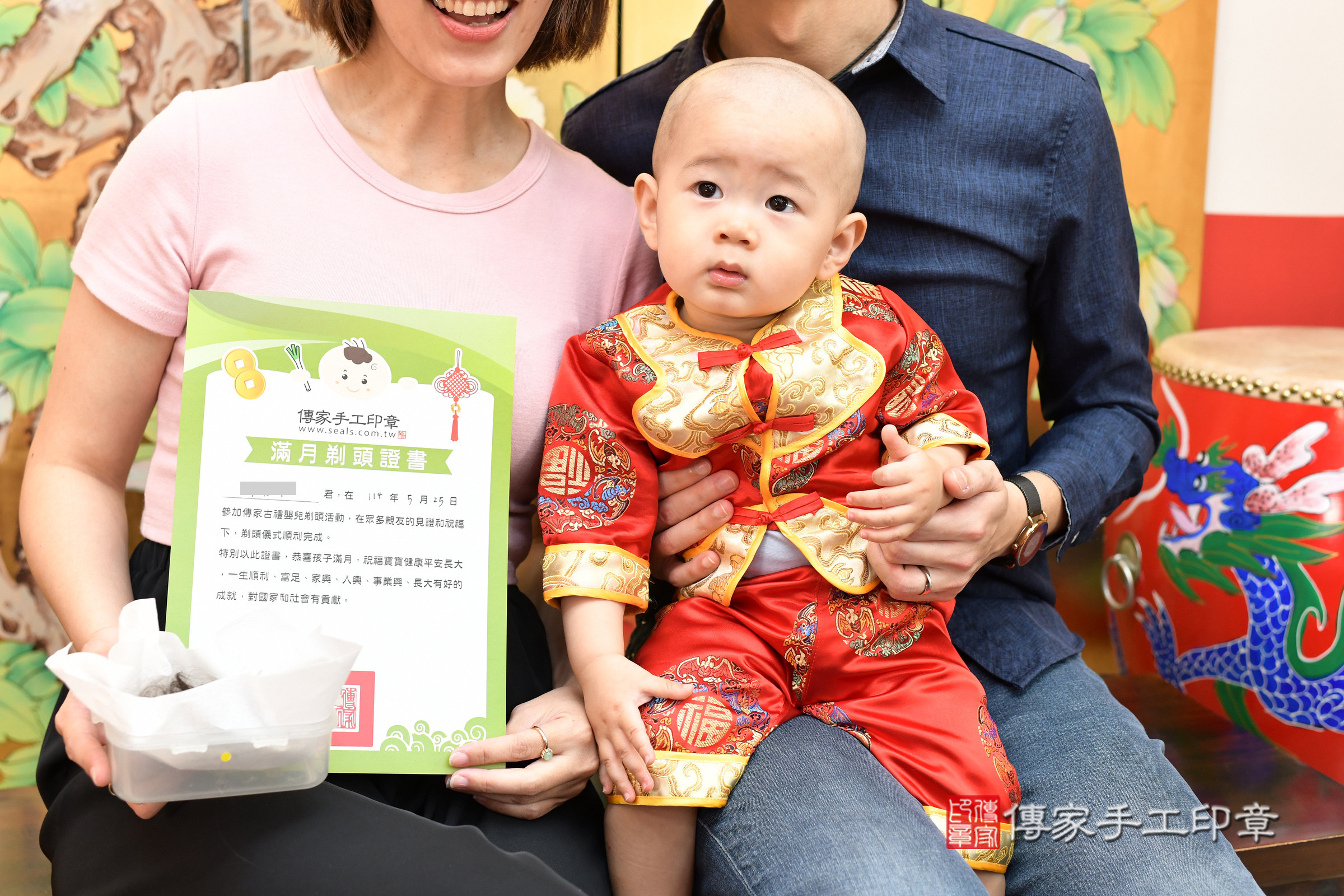 小玹寶寶(台北市大同區嬰兒寶寶滿月剃頭理髮、嬰兒剃胎毛儀式吉祥話)。中國風會場，爸媽寶貝穿「日中韓」古裝禮服。專業拍照、證書。★購買「臍帶章、肚臍章、胎毛筆刷印章」贈送：剃頭、收涎、抓周，三選一。2025.5.25，照片20