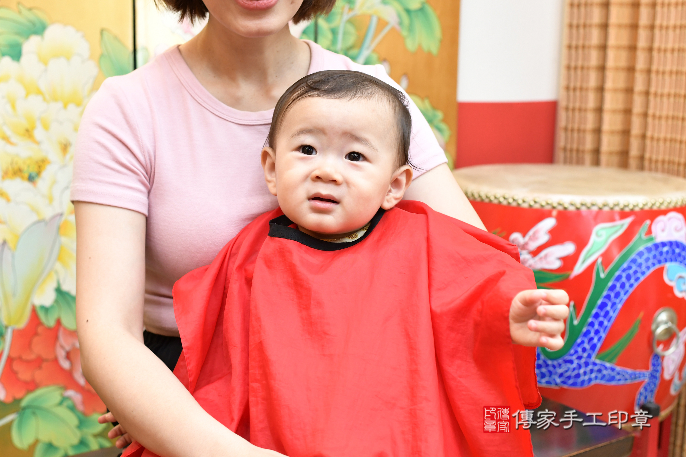 小玹寶寶(台北市大同區嬰兒寶寶滿月剃頭理髮、嬰兒剃胎毛儀式吉祥話)。中國風會場，爸媽寶貝穿「日中韓」古裝禮服。專業拍照、證書。★購買「臍帶章、肚臍章、胎毛筆刷印章」贈送：剃頭、收涎、抓周，三選一。2025.5.25，照片19