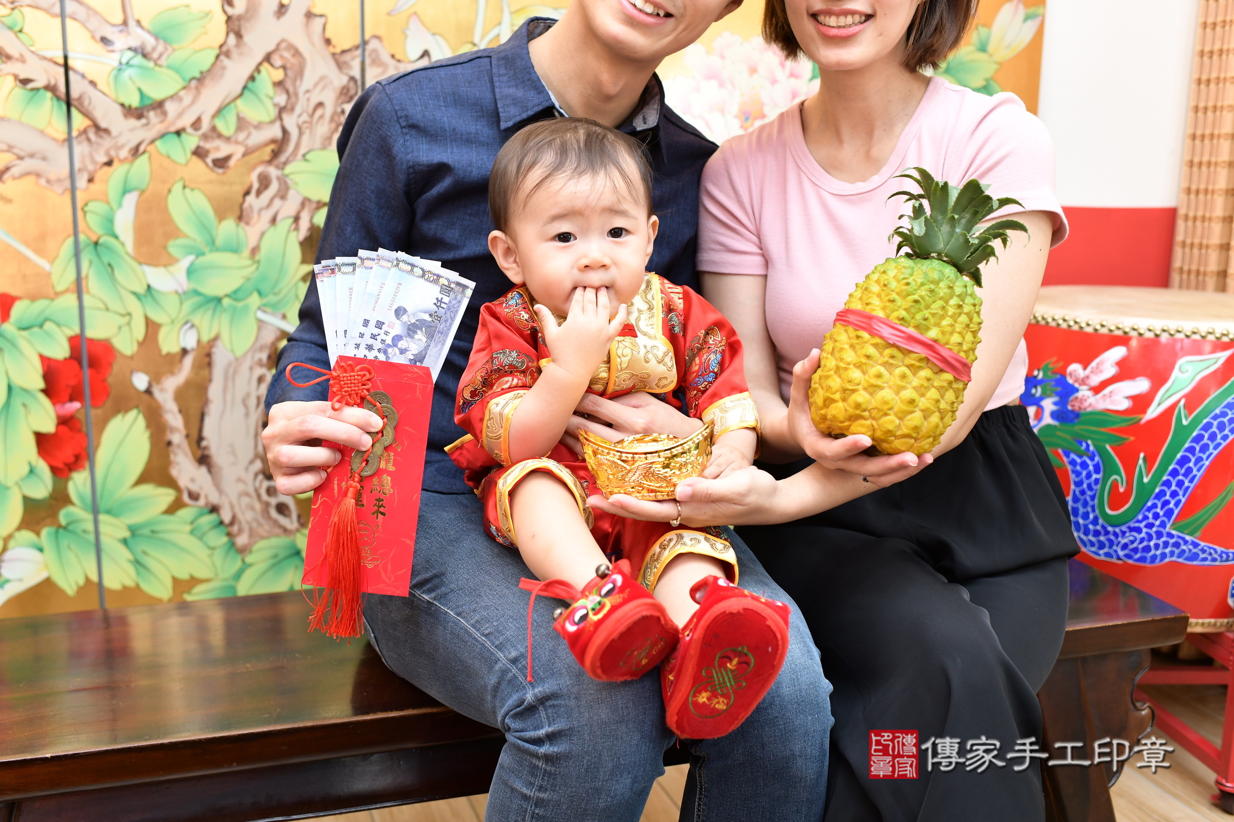 小玹寶寶(台北市大同區嬰兒寶寶滿月剃頭理髮、嬰兒剃胎毛儀式吉祥話)。中國風會場，爸媽寶貝穿「日中韓」古裝禮服。專業拍照、證書。★購買「臍帶章、肚臍章、胎毛筆刷印章」贈送：剃頭、收涎、抓周，三選一。2025.5.25，照片17