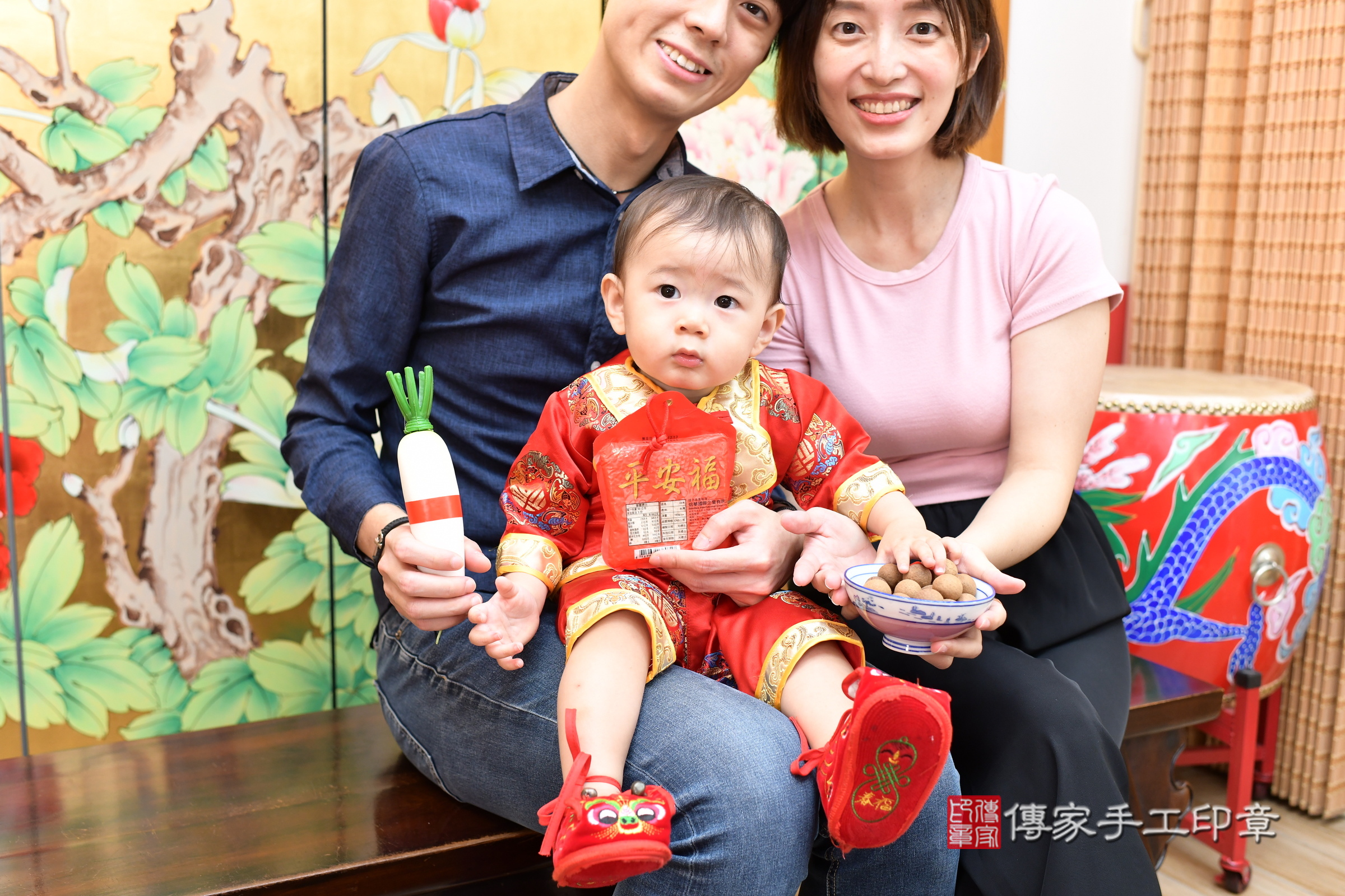 小玹寶寶(台北市大同區嬰兒寶寶滿月剃頭理髮、嬰兒剃胎毛儀式吉祥話)。中國風會場，爸媽寶貝穿「日中韓」古裝禮服。專業拍照、證書。★購買「臍帶章、肚臍章、胎毛筆刷印章」贈送：剃頭、收涎、抓周，三選一。2025.5.25，照片13