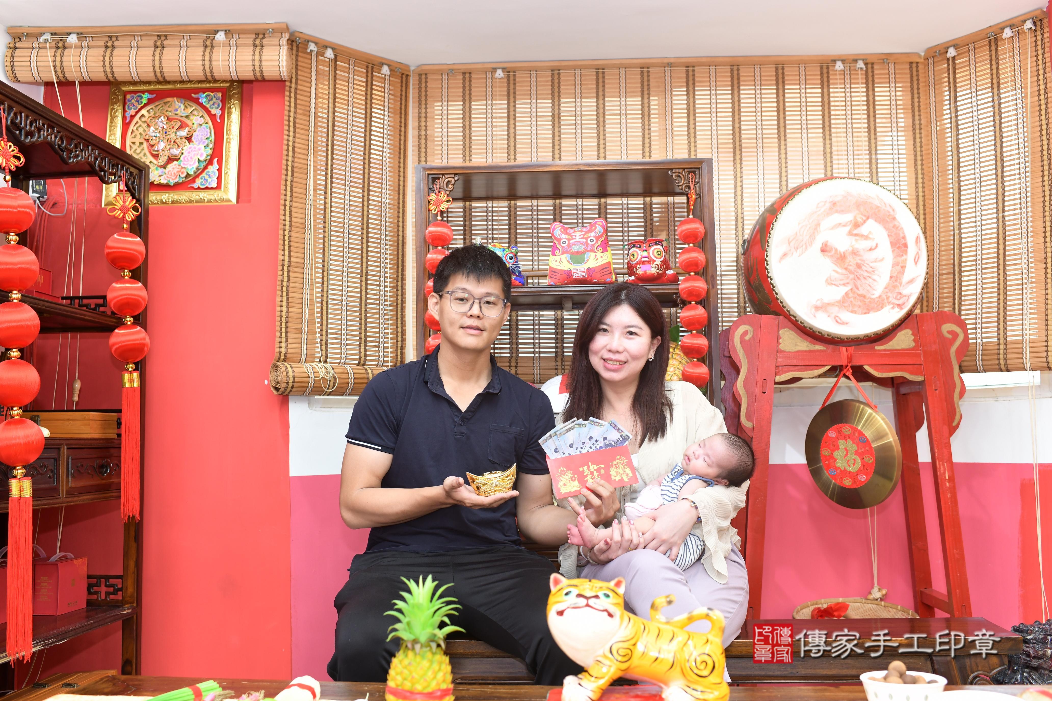 傳家手工印章高雄店、抓周、度脺、中國風會場、傳家嬰兒古禮、吉祥話、抓周道具物品24種、拍照。抓周證書。寶寶抓周、滿周歲、生日快樂、祝福
