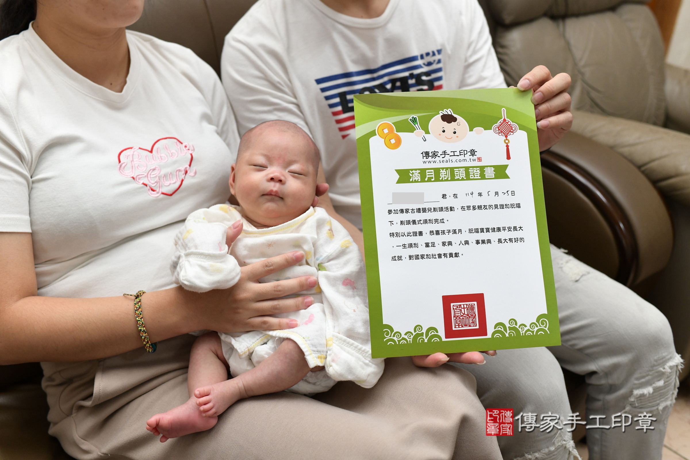 穎穎寶寶(桃園市楊梅區到府嬰兒穎穎寶寶滿月剃頭理髮、到府嬰兒剃胎毛儀式吉祥話)。到府剃頭剃胎毛主持、專業拍照、證書。★購買「臍帶章、肚臍章、胎毛筆刷印章」贈送：剃頭、收涎、抓周，三選一。2025.5.25，照片24