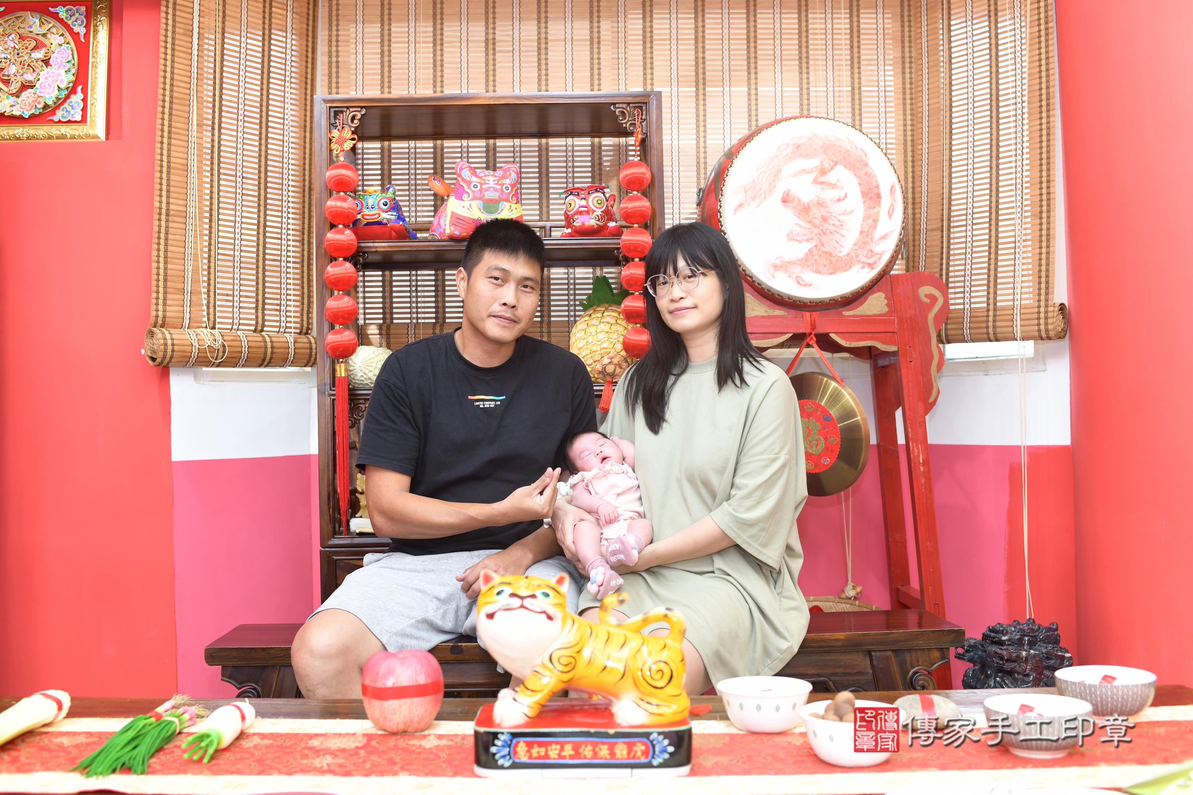 傳家手工印章高雄店、抓周、度脺、中國風會場、傳家嬰兒古禮、吉祥話、抓周道具物品24種、拍照。抓周證書。寶寶抓周、滿周歲、生日快樂、祝福