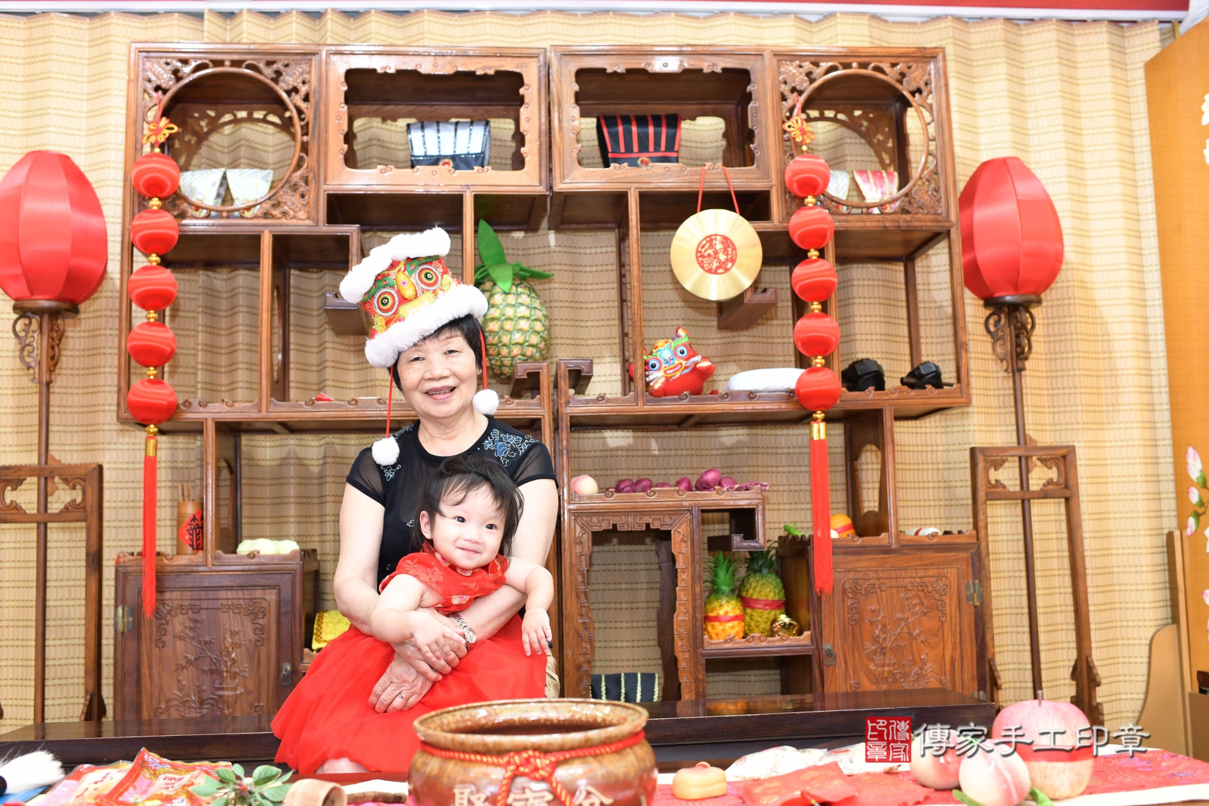 傳家手工印章台南店、抓周、度脺、中國風會場、傳家嬰兒古禮、吉祥話、抓周道具物品24種、拍照。抓周證書。寶寶抓周、滿周歲、生日快樂、祝福
