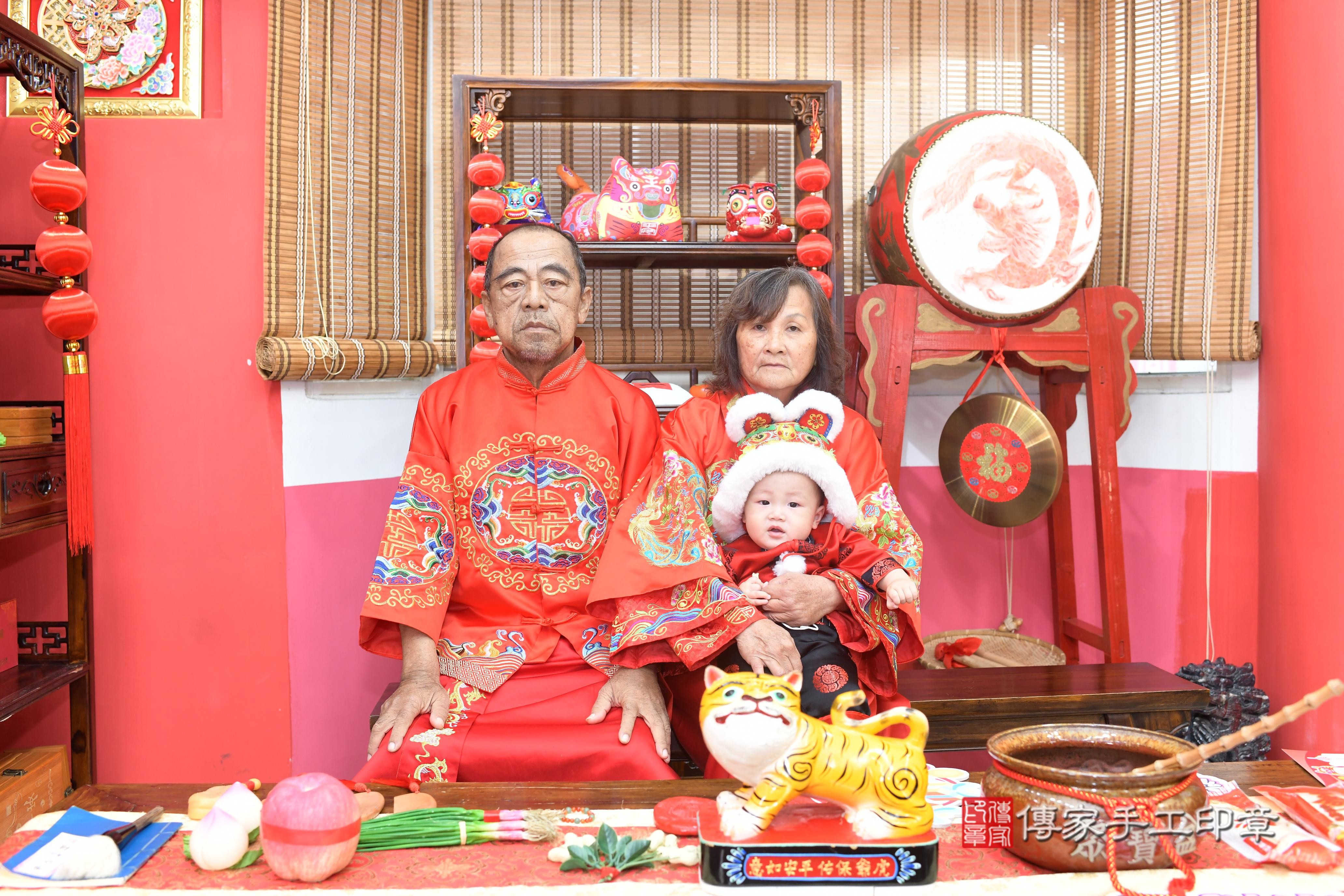 傳家手工印章高雄店、抓周、度脺、中國風會場、傳家嬰兒古禮、吉祥話、抓周道具物品24種、拍照。抓周證書。寶寶抓周、滿周歲、生日快樂、祝福