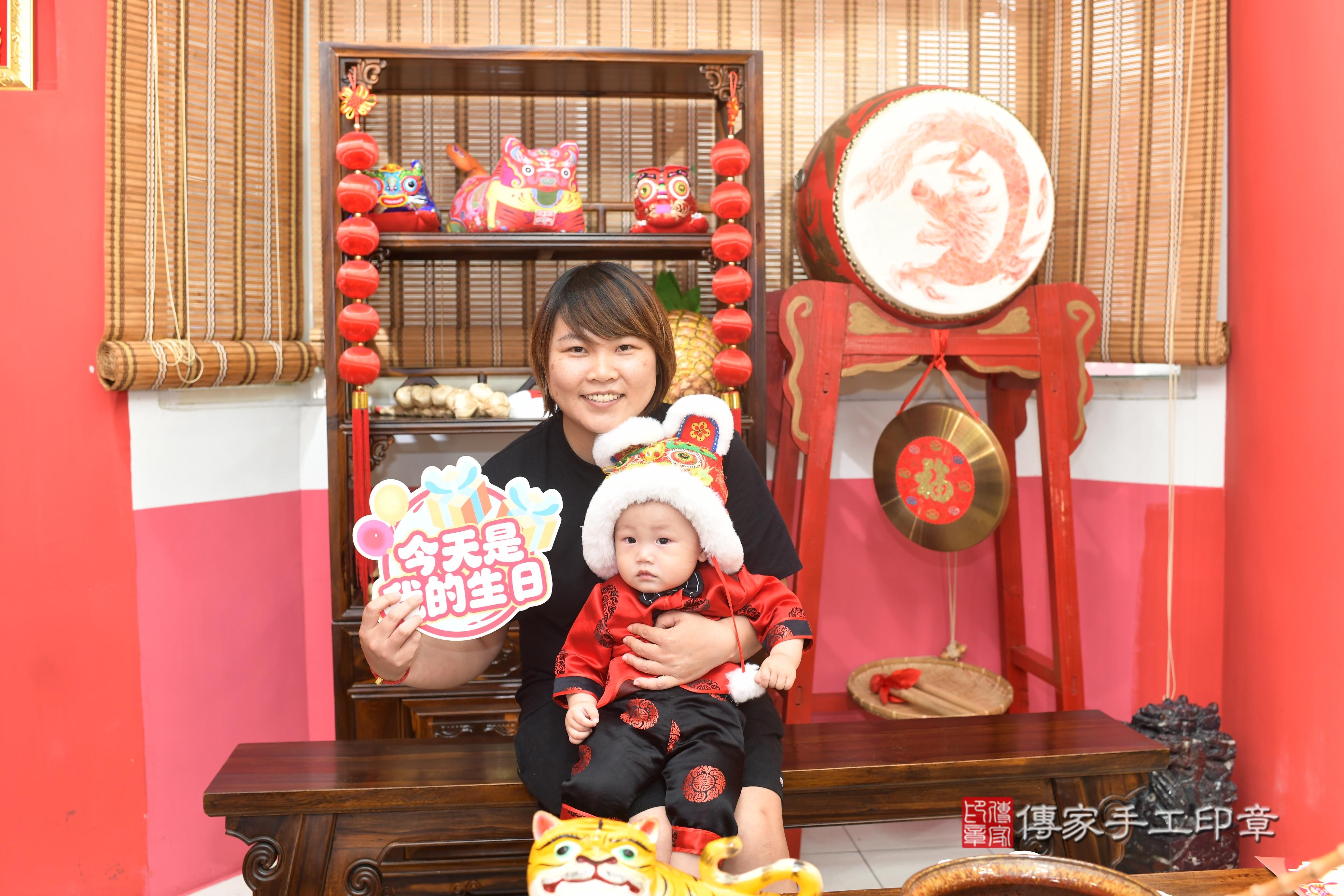 傳家手工印章高雄店、抓周、度脺、中國風會場、傳家嬰兒古禮、吉祥話、抓周道具物品24種、拍照。抓周證書。寶寶抓周、滿周歲、生日快樂、祝福