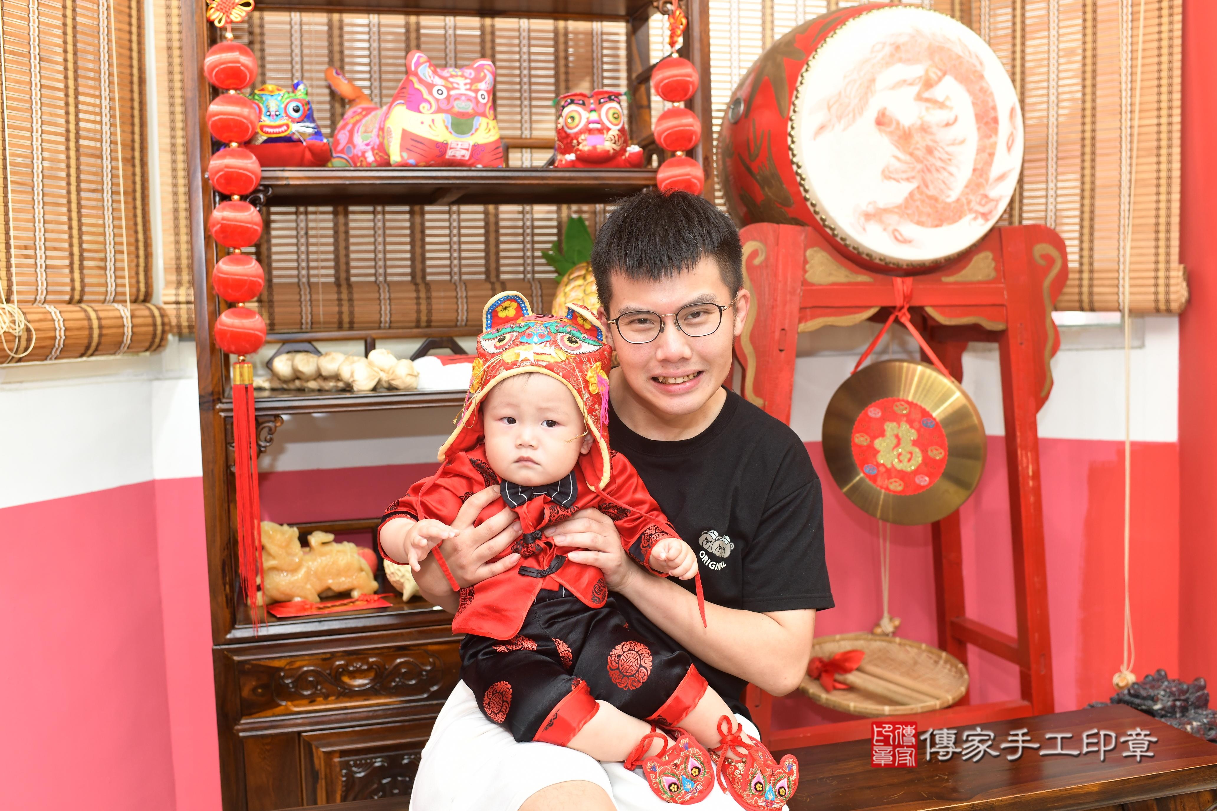 傳家手工印章高雄店、抓周、度脺、中國風會場、傳家嬰兒古禮、吉祥話、抓周道具物品24種、拍照。抓周證書。寶寶抓周、滿周歲、生日快樂、祝福