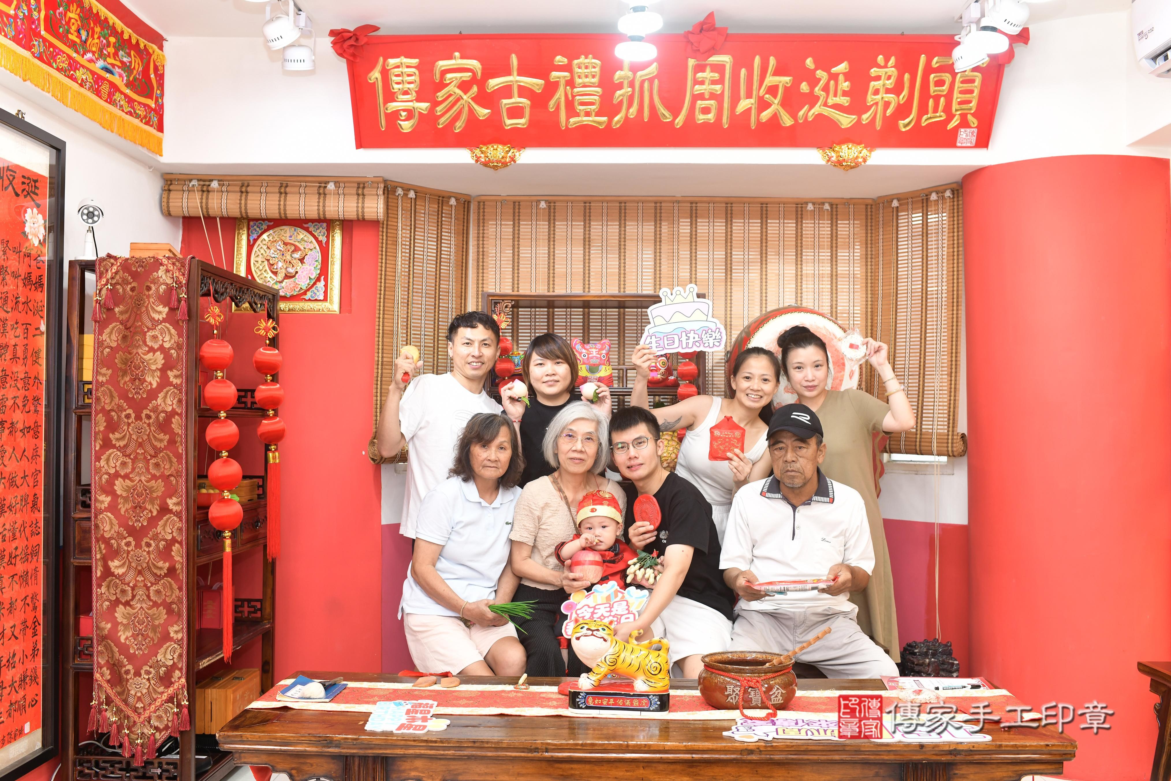 傳家手工印章高雄店、抓周、度脺、中國風會場、傳家嬰兒古禮、吉祥話、抓周道具物品24種、拍照。抓周證書。寶寶抓周、滿周歲、生日快樂、祝福