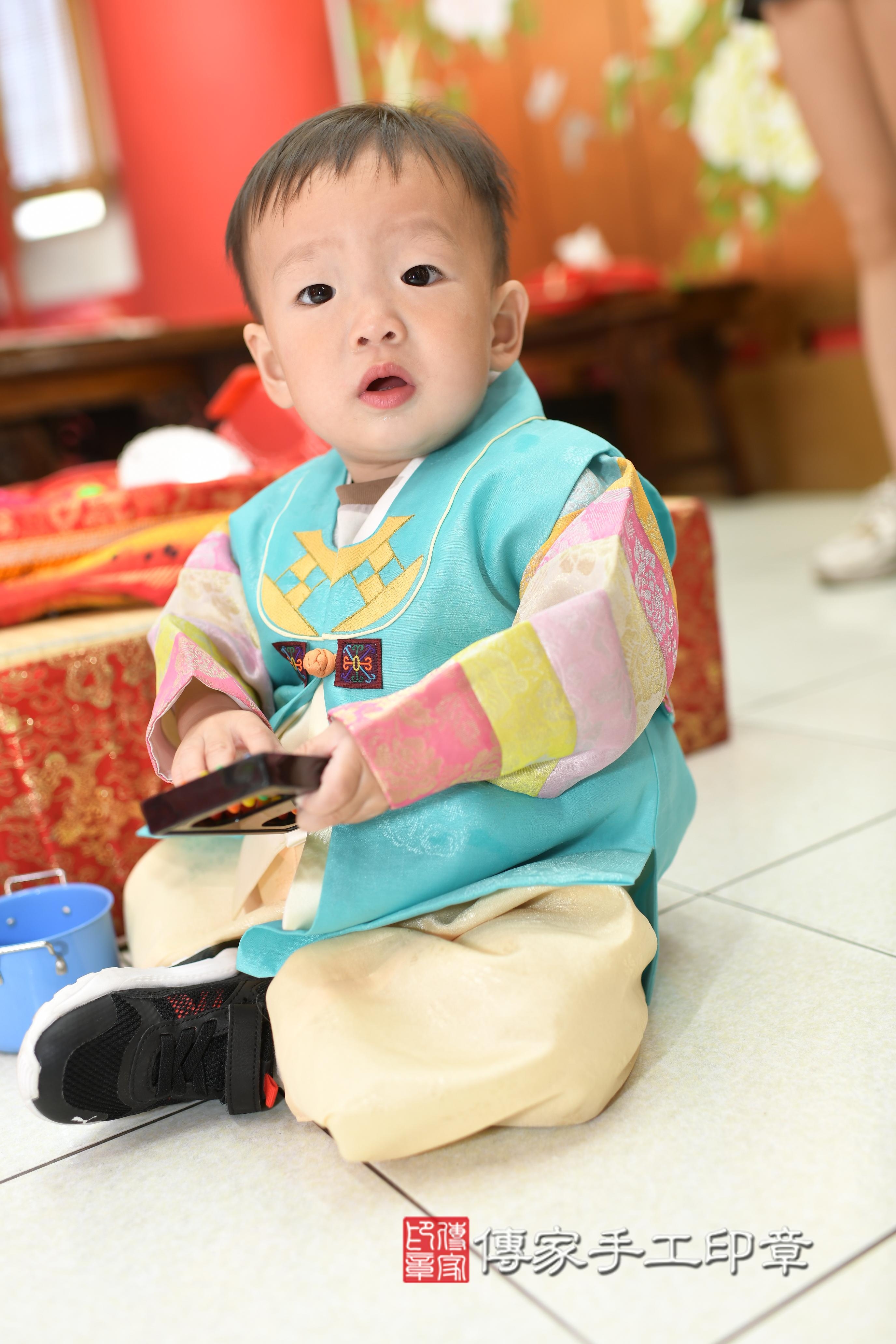 傳家手工印章高雄店、抓周、度脺、中國風會場、傳家嬰兒古禮、吉祥話、抓周道具物品24種、拍照。抓周證書。寶寶抓周、滿周歲、生日快樂、祝福