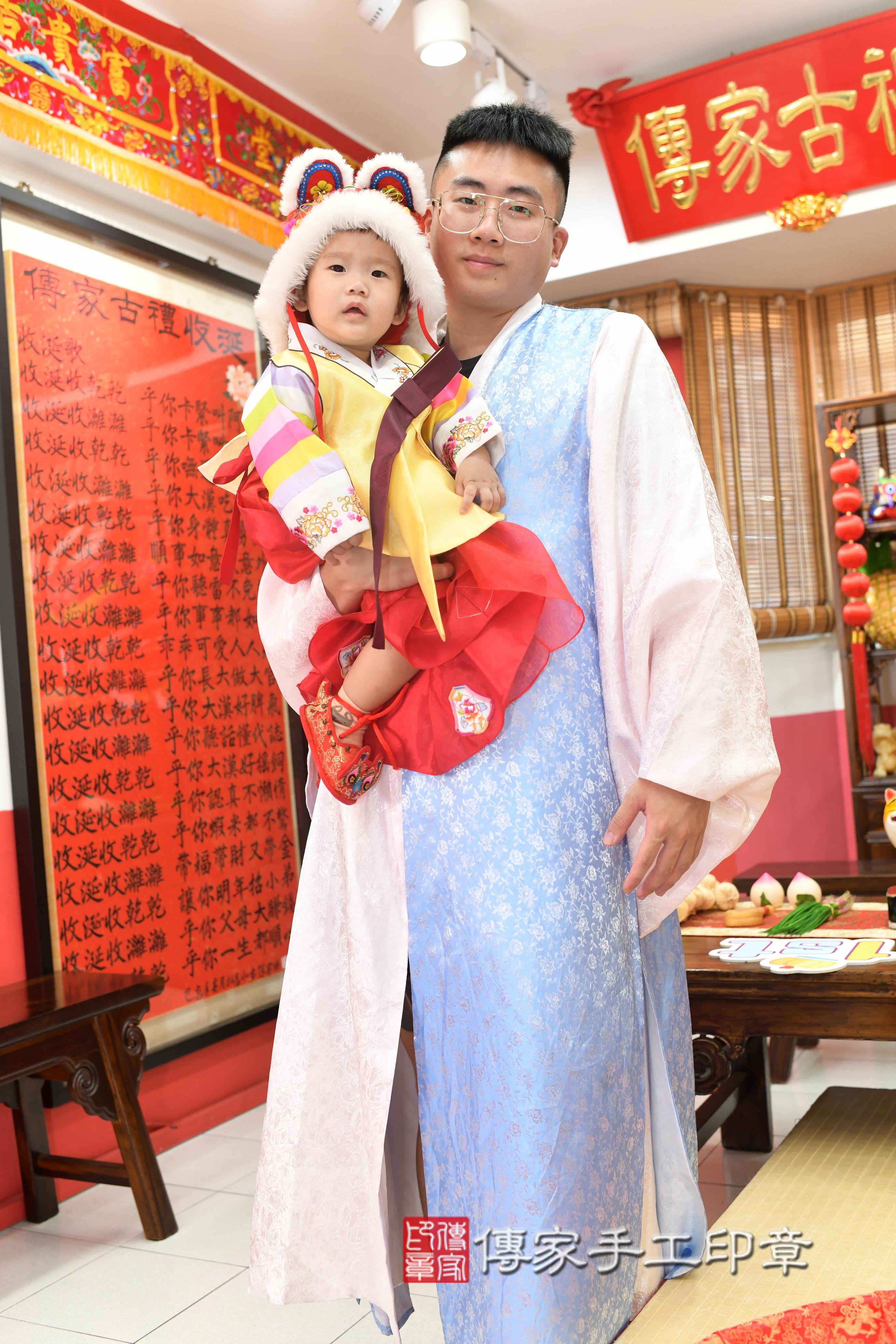 傳家手工印章高雄店、抓周、度脺、中國風會場、傳家嬰兒古禮、吉祥話、抓周道具物品24種、拍照。抓周證書。寶寶抓周、滿周歲、生日快樂、祝福
