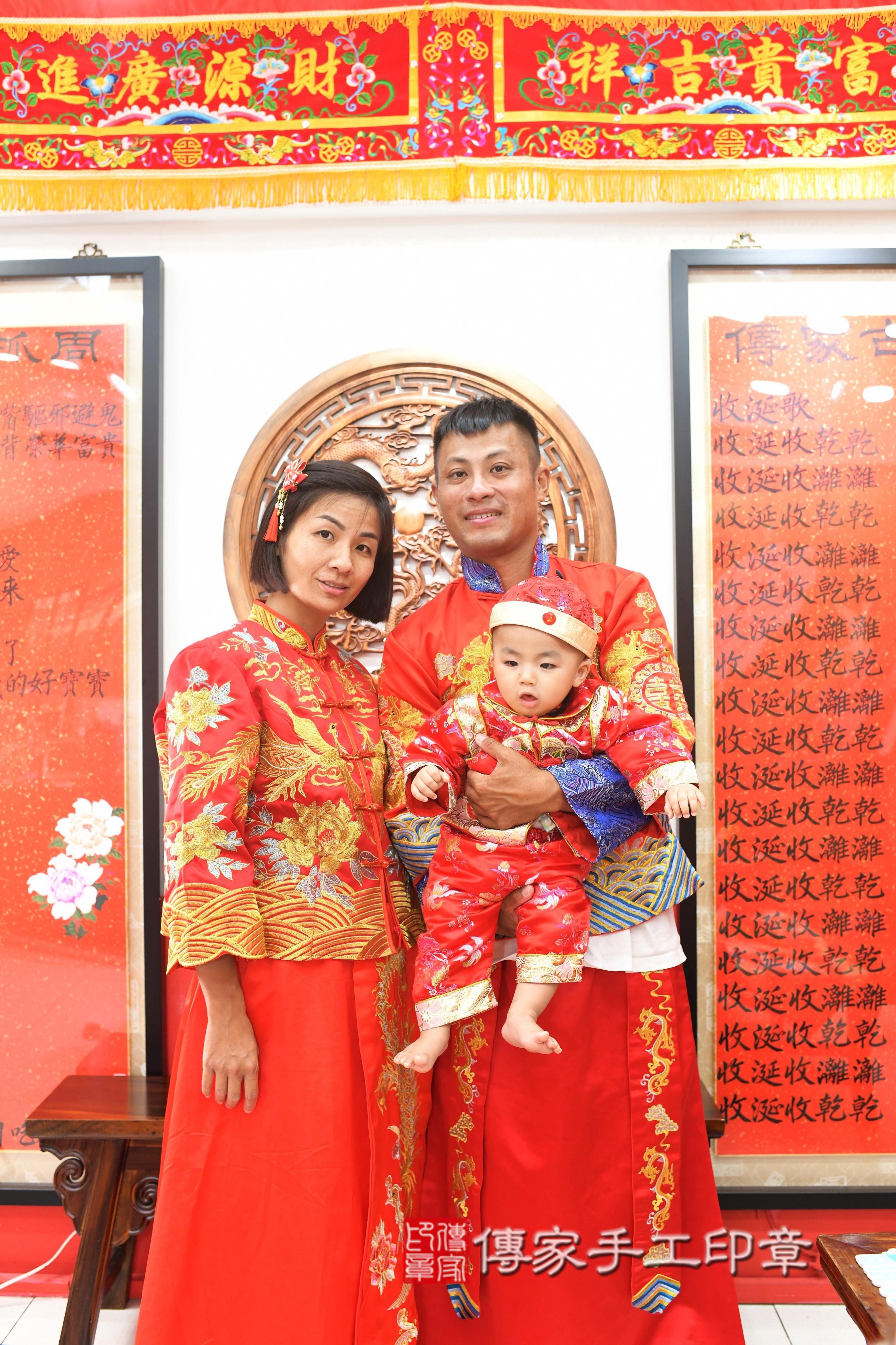 傳家手工印章高雄店、抓周、度脺、中國風會場、傳家嬰兒古禮、吉祥話、抓周道具物品24種、拍照。抓周證書。寶寶抓周、滿周歲、生日快樂、祝福