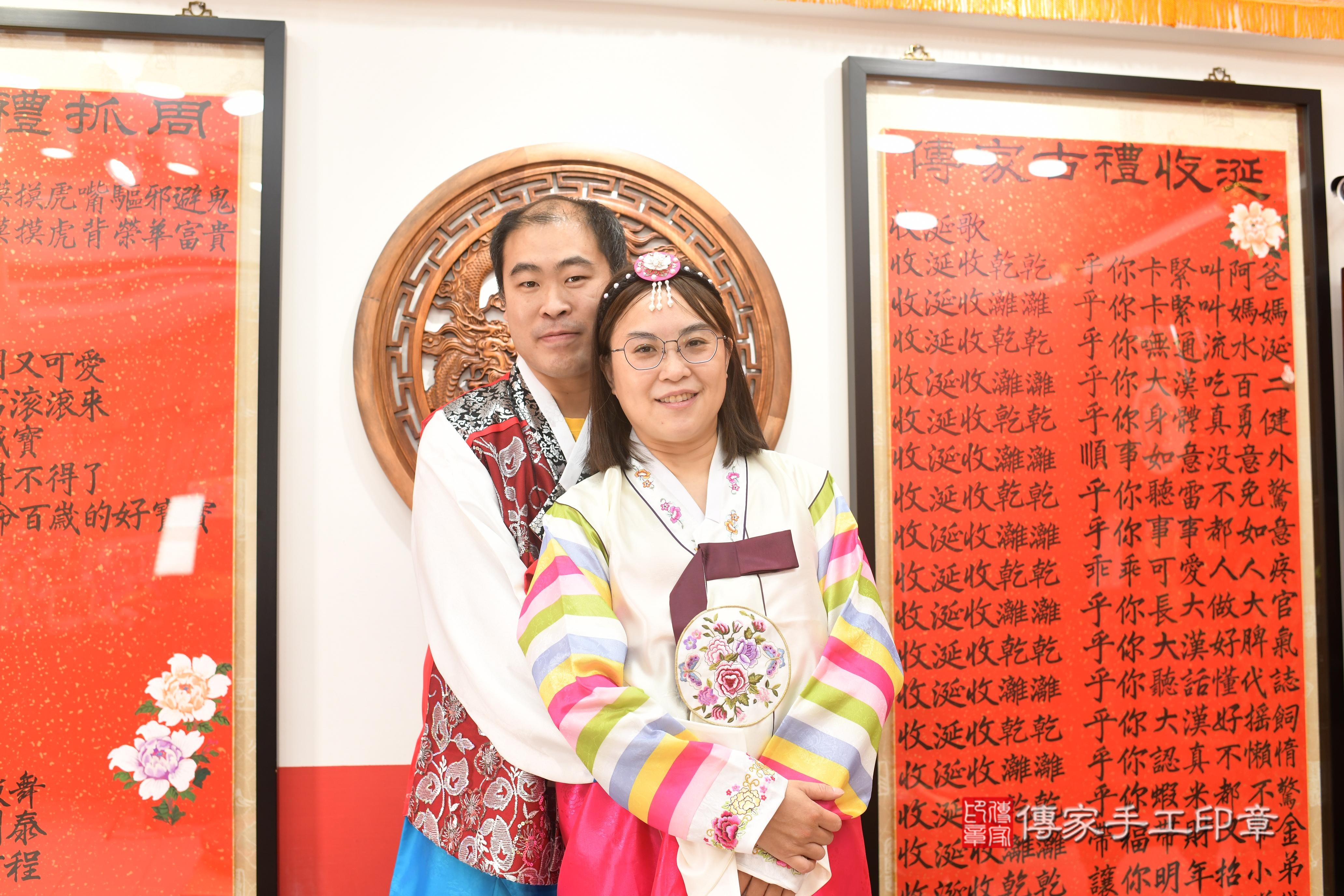 傳家手工印章高雄店、抓周、度脺、中國風會場、傳家嬰兒古禮、吉祥話、抓周道具物品24種、拍照。抓周證書。寶寶抓周、滿周歲、生日快樂、祝福