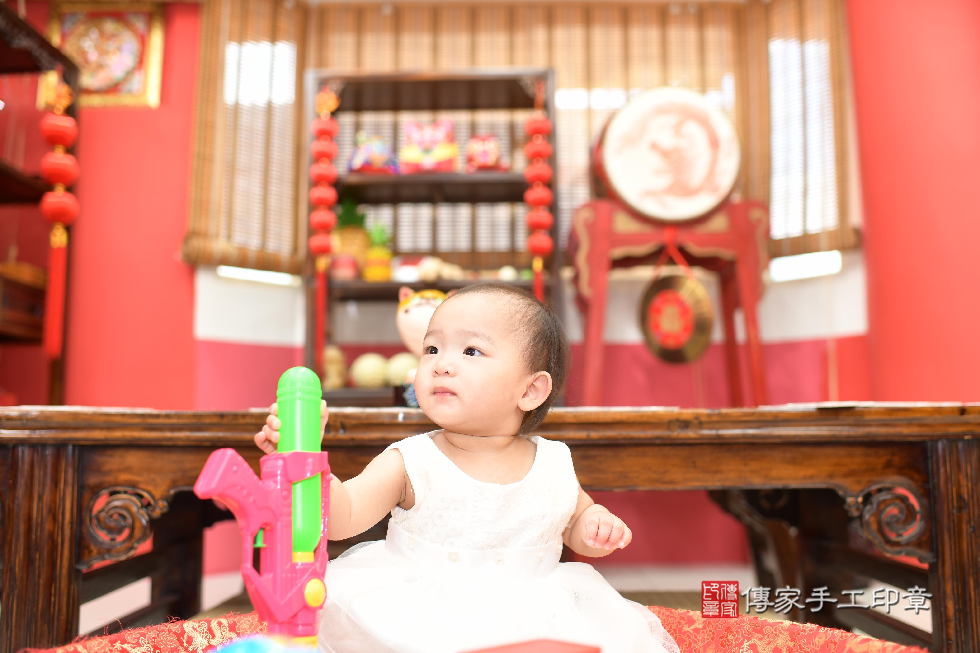 傳家手工印章高雄店、抓周、度脺、中國風會場、傳家嬰兒古禮、吉祥話、抓周道具物品24種、拍照。抓周證書。寶寶抓周、滿周歲、生日快樂、祝福