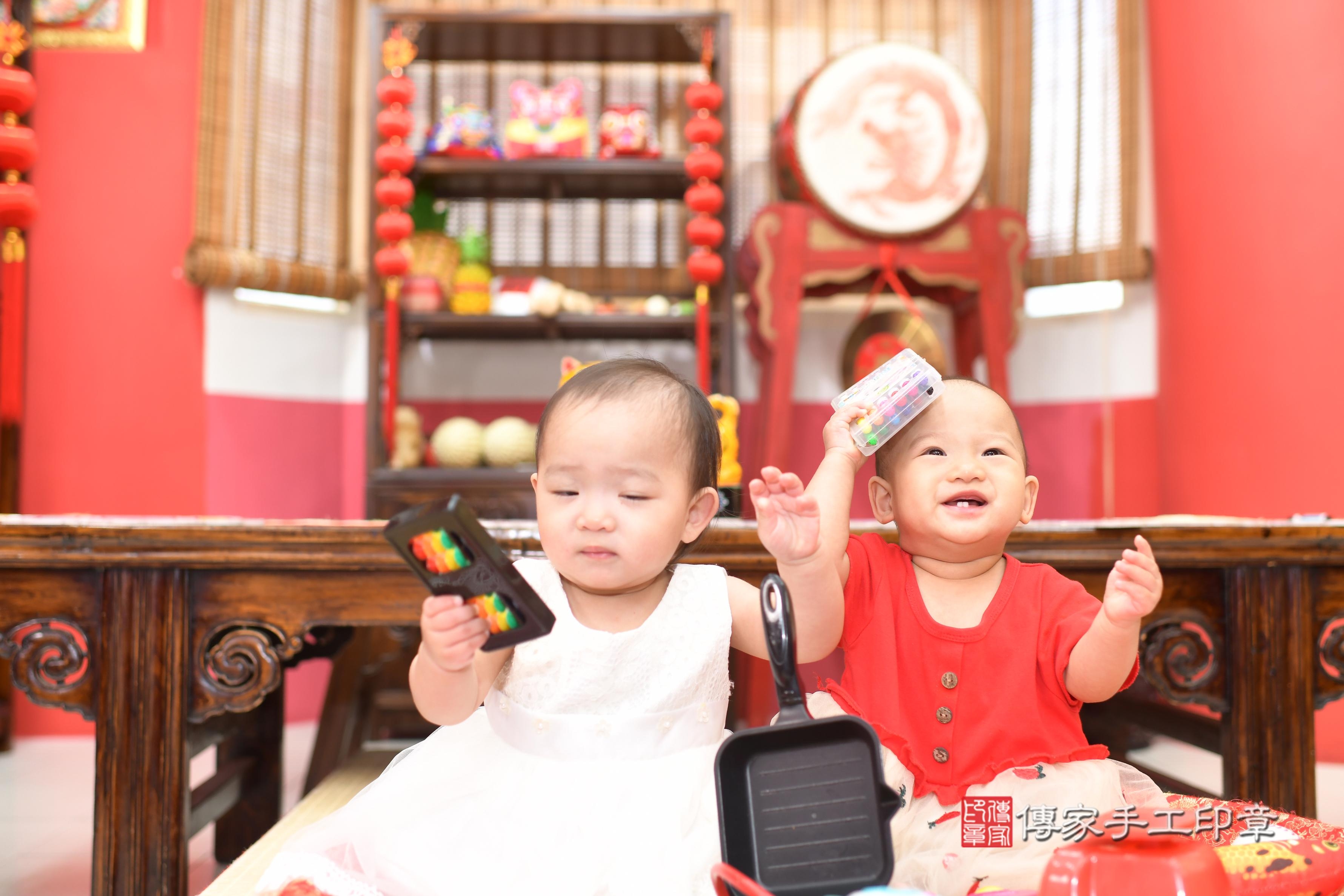 傳家手工印章高雄店、抓周、度脺、中國風會場、傳家嬰兒古禮、吉祥話、抓周道具物品24種、拍照。抓周證書。寶寶抓周、滿周歲、生日快樂、祝福