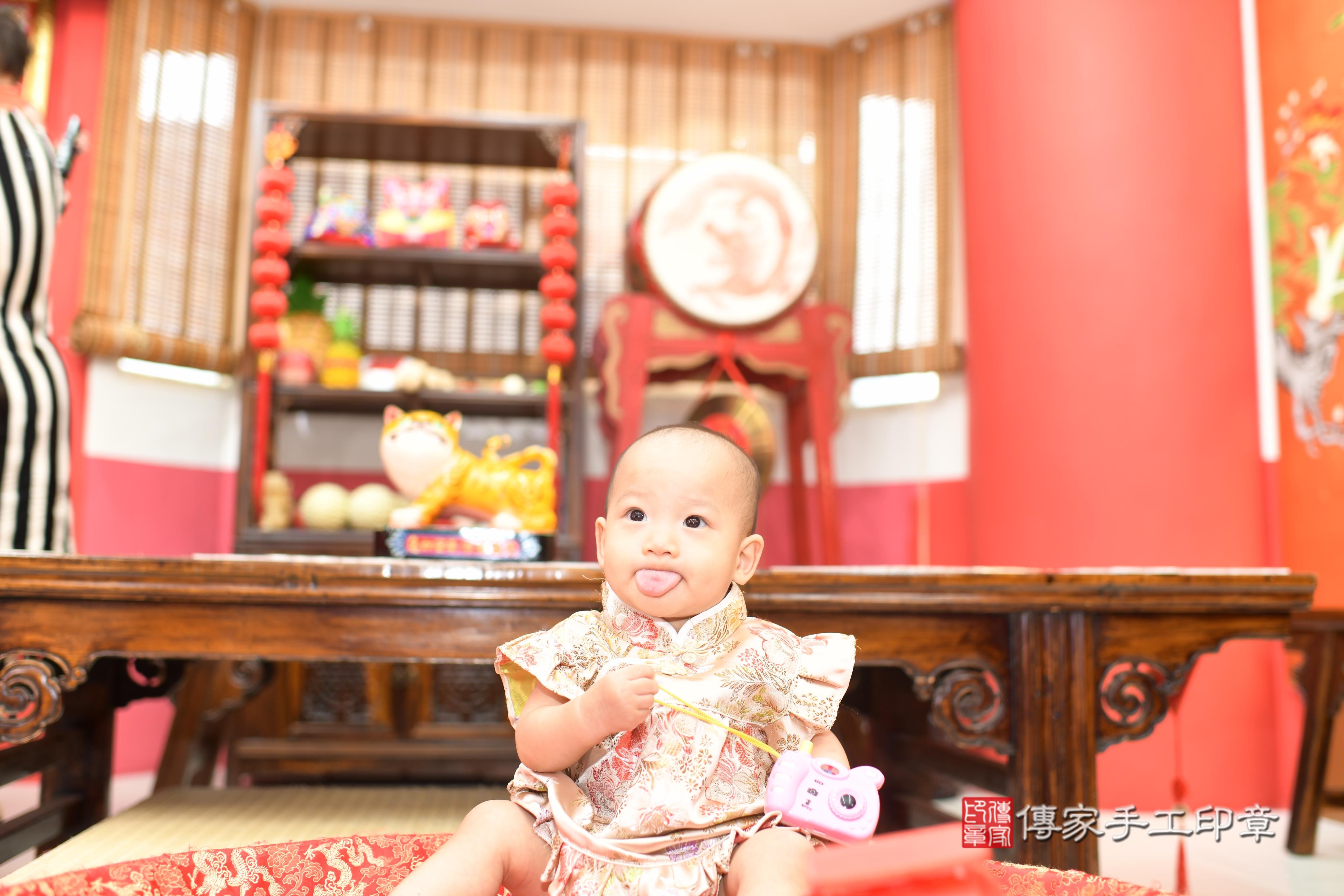 傳家手工印章高雄店、抓周、度脺、中國風會場、傳家嬰兒古禮、吉祥話、抓周道具物品24種、拍照。抓周證書。寶寶抓周、滿周歲、生日快樂、祝福