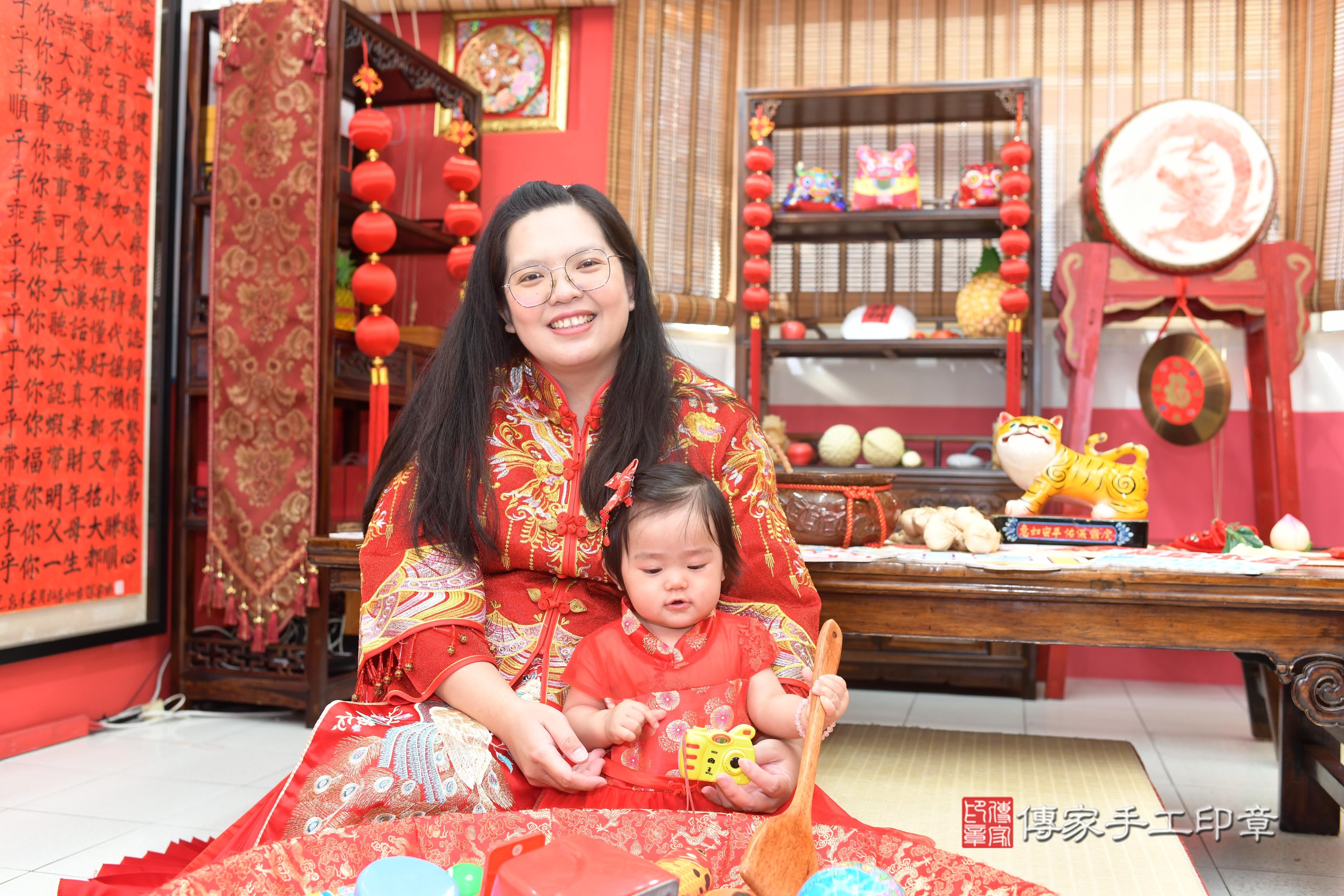 傳家手工印章高雄店、抓周、度脺、中國風會場、傳家嬰兒古禮、吉祥話、抓周道具物品24種、拍照。抓周證書。寶寶抓周、滿周歲、生日快樂、祝福