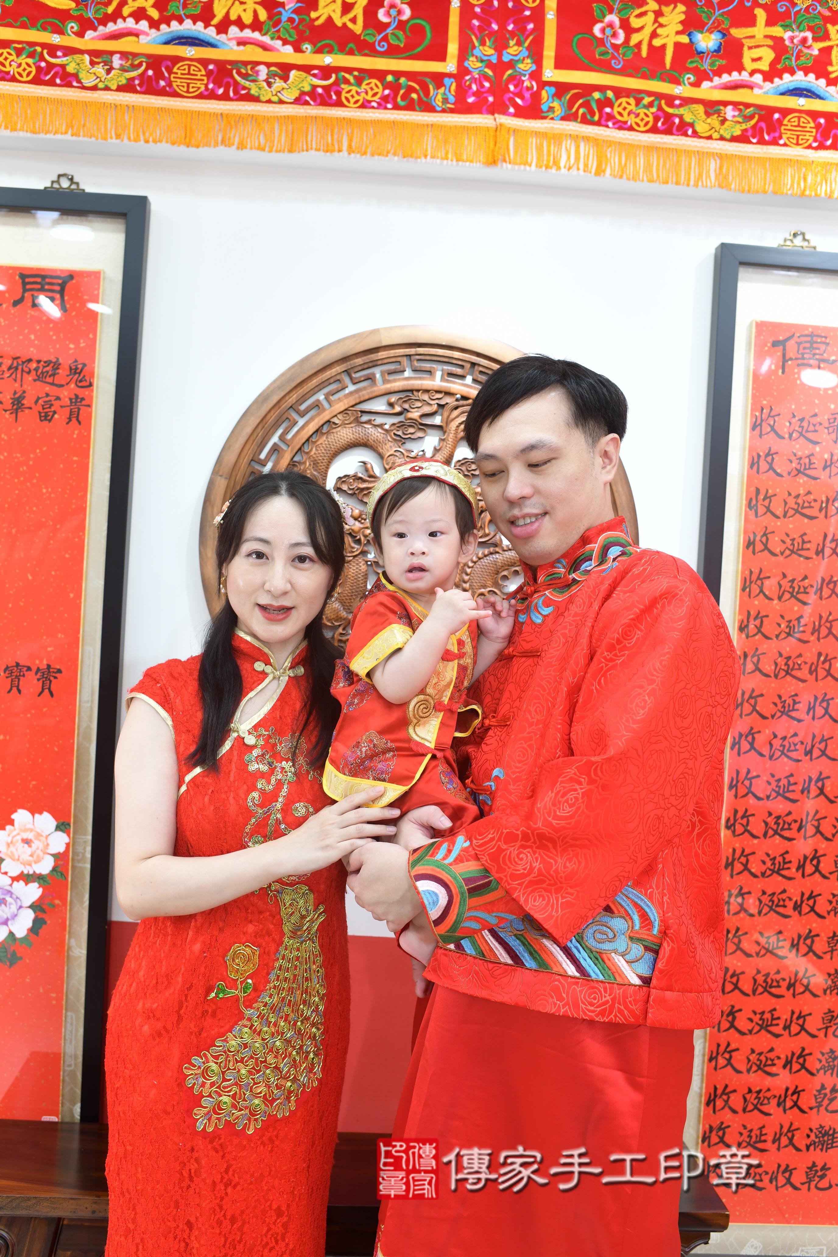 傳家手工印章高雄店、抓周、度脺、中國風會場、傳家嬰兒古禮、吉祥話、抓周道具物品24種、拍照。抓周證書。寶寶抓周、滿周歲、生日快樂、祝福