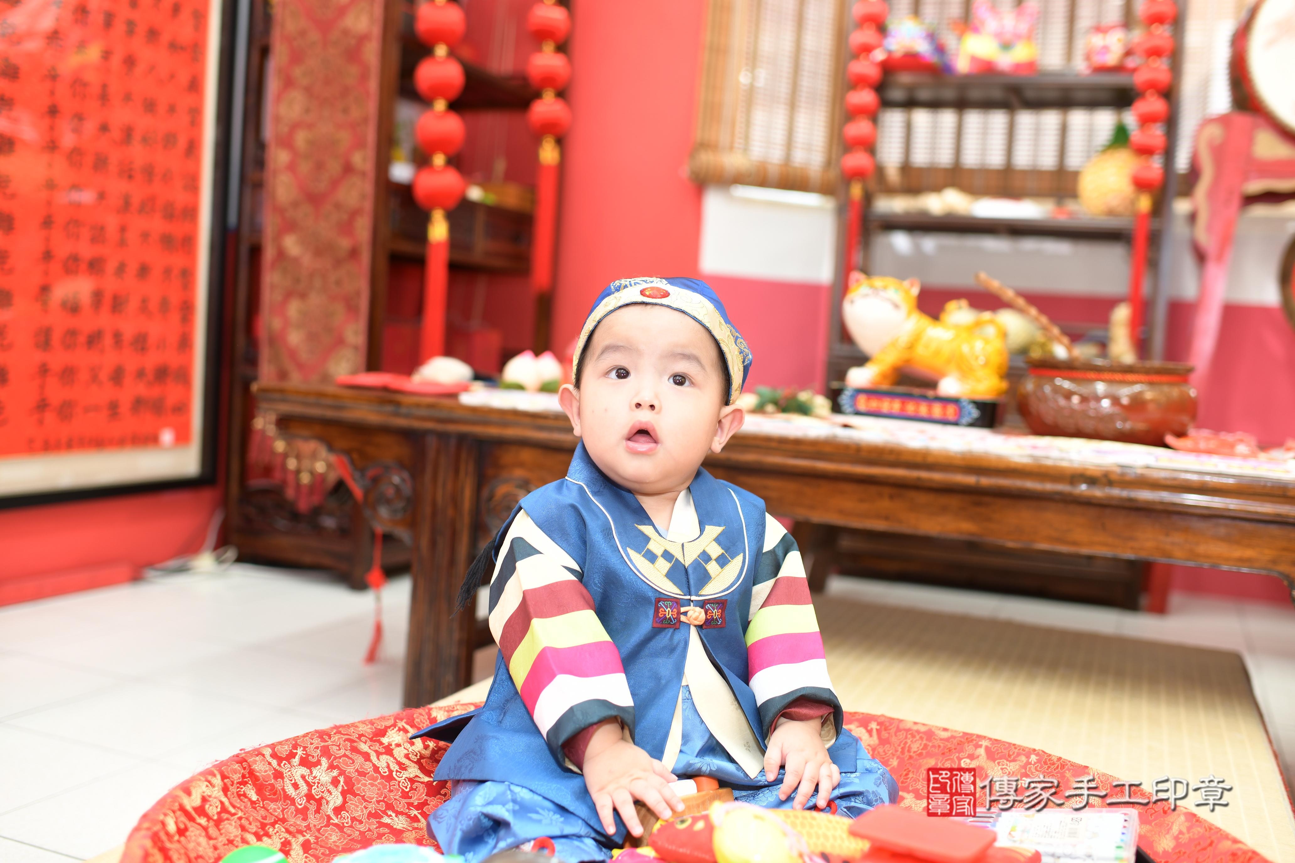 傳家手工印章高雄店、抓周、度脺、中國風會場、傳家嬰兒古禮、吉祥話、抓周道具物品24種、拍照。抓周證書。寶寶抓周、滿周歲、生日快樂、祝福