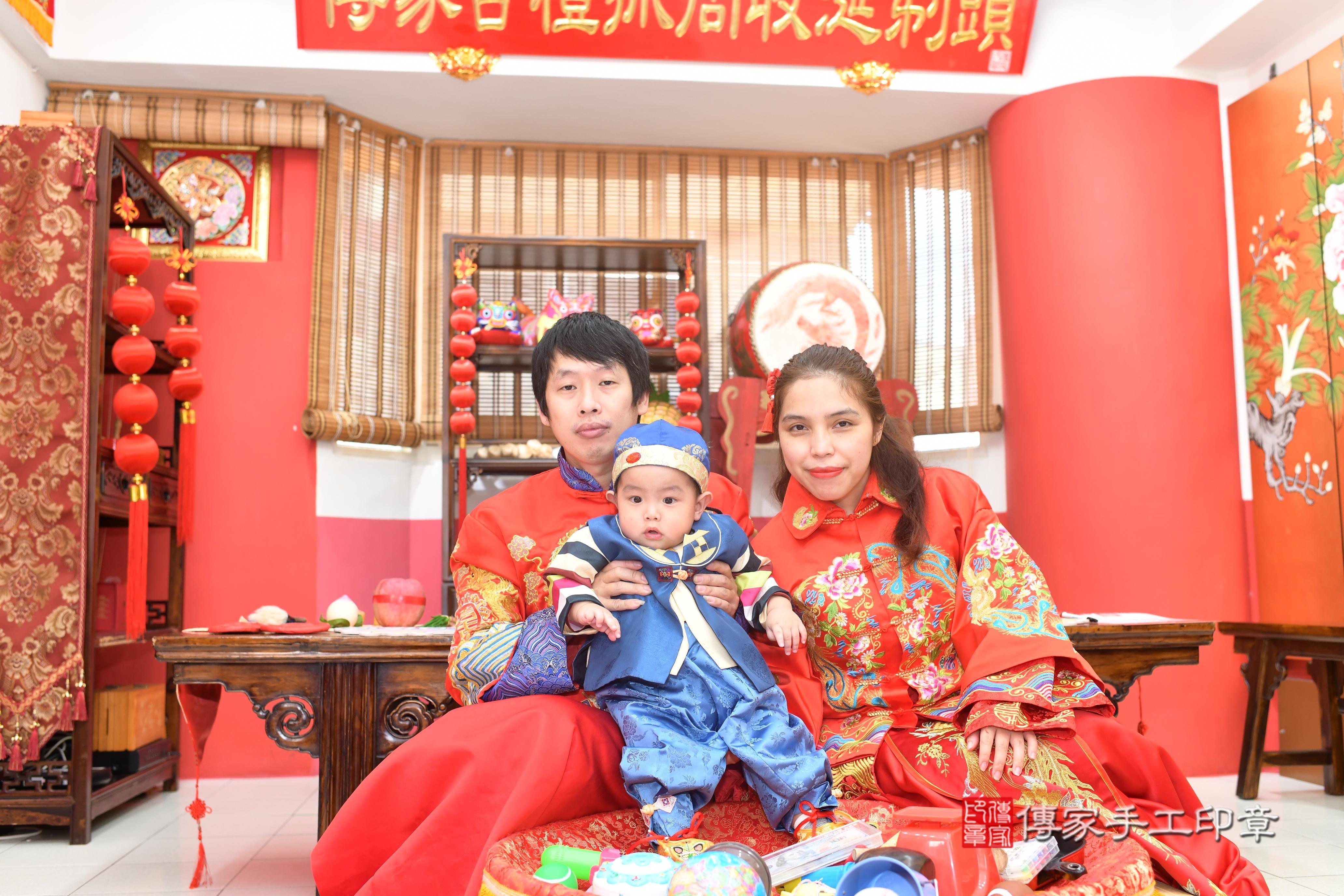 傳家手工印章高雄店、抓周、度脺、中國風會場、傳家嬰兒古禮、吉祥話、抓周道具物品24種、拍照。抓周證書。寶寶抓周、滿周歲、生日快樂、祝福