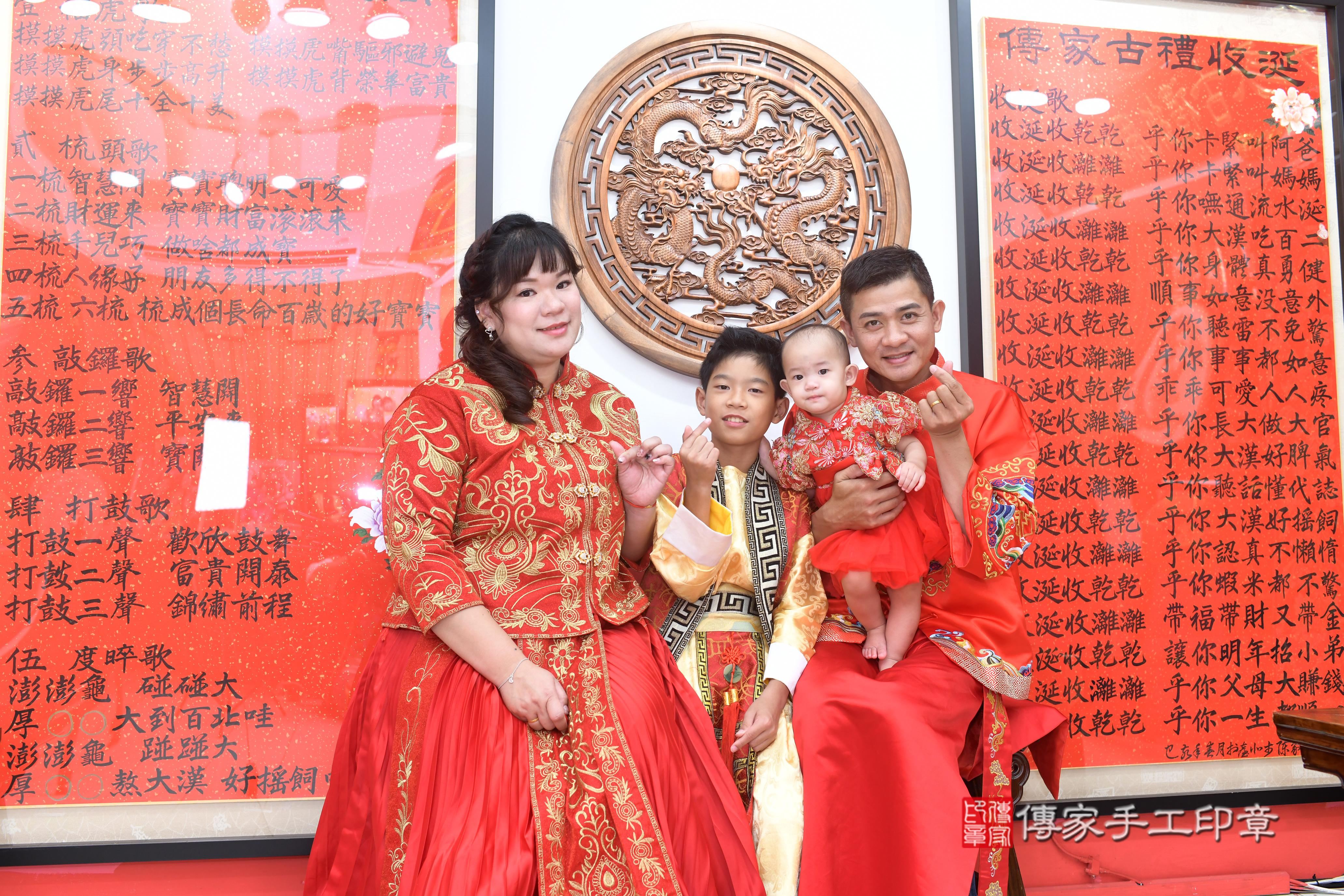 傳家手工印章高雄店、抓周、度脺、中國風會場、傳家嬰兒古禮、吉祥話、抓周道具物品24種、拍照。抓周證書。寶寶抓周、滿周歲、生日快樂、祝福