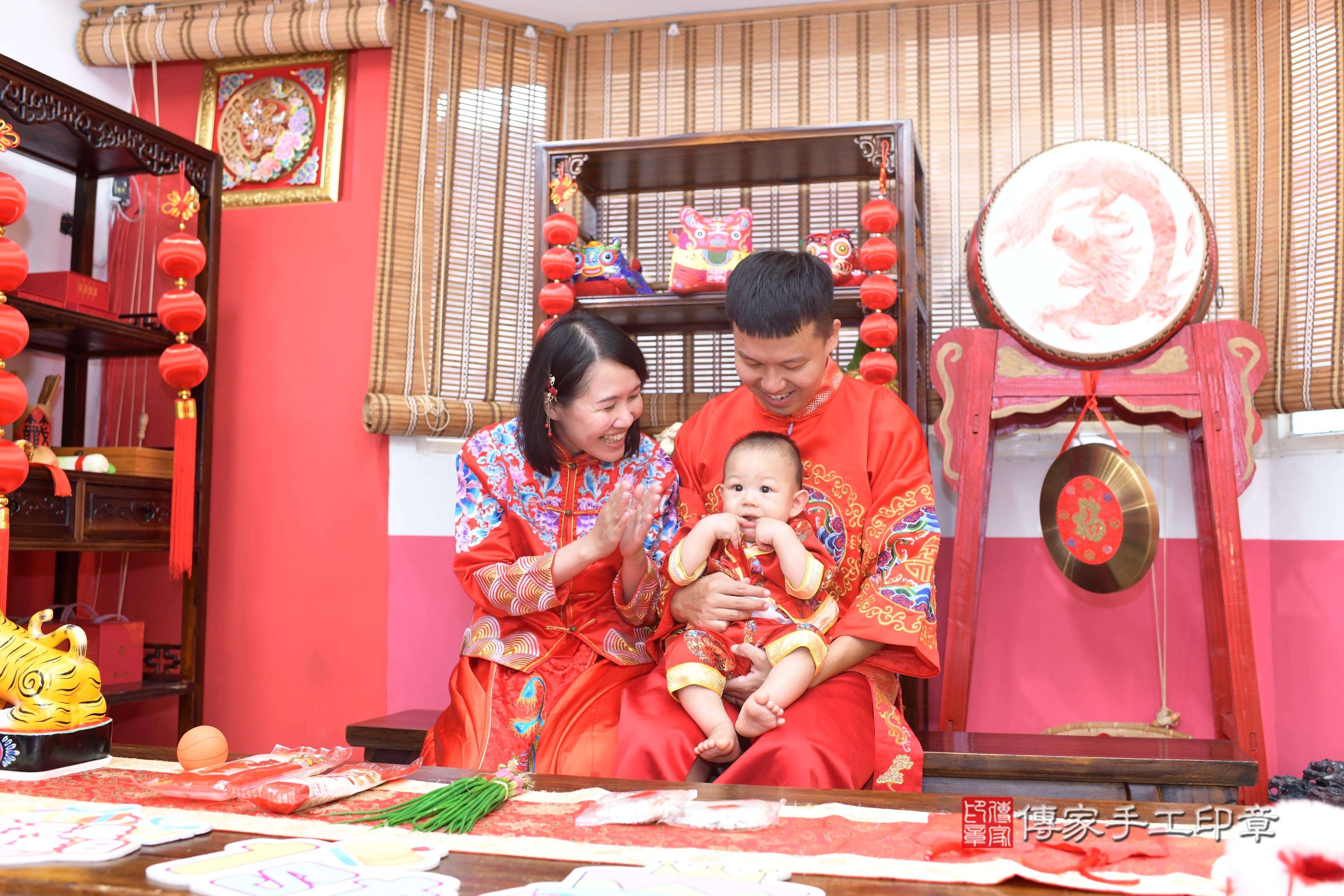 傳家手工印章高雄店、抓周、度脺、中國風會場、傳家嬰兒古禮、吉祥話、抓周道具物品24種、拍照。抓周證書。寶寶抓周、滿周歲、生日快樂、祝福