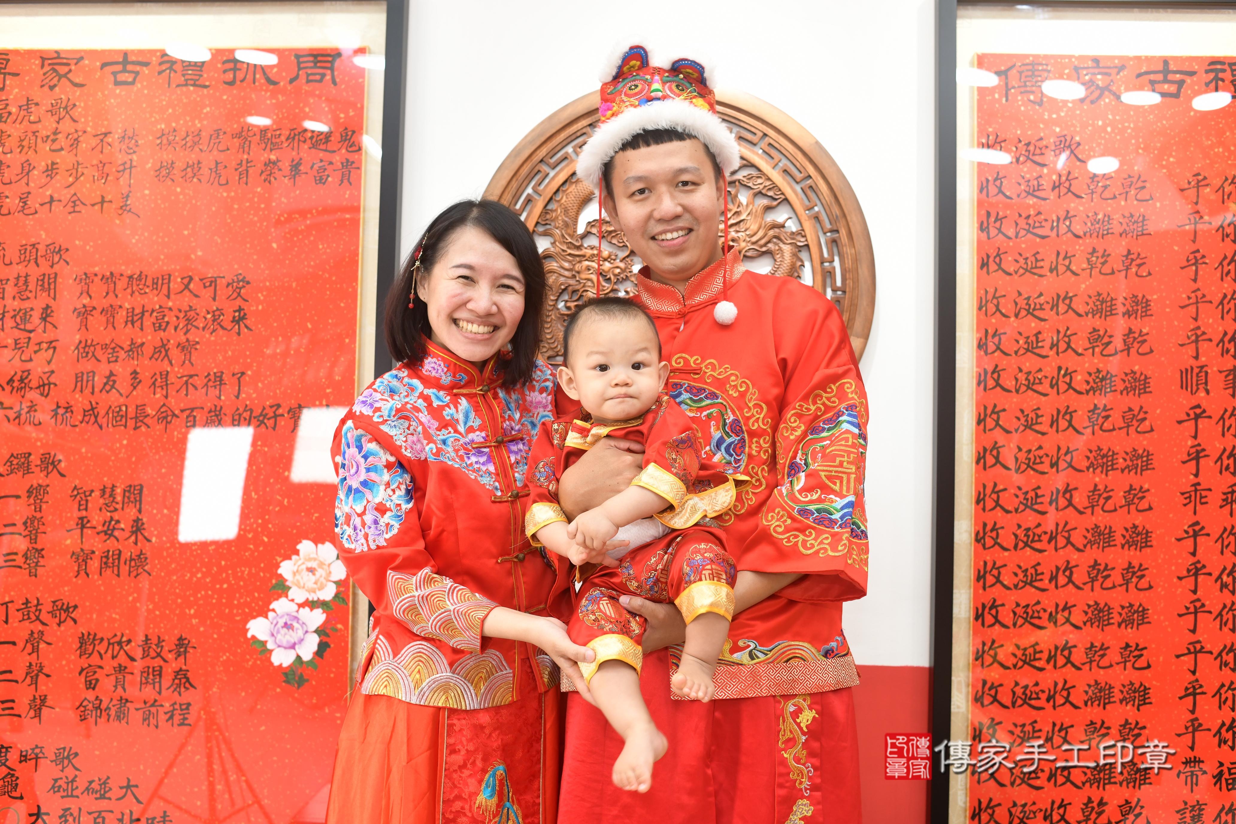 傳家手工印章高雄店、抓周、度脺、中國風會場、傳家嬰兒古禮、吉祥話、抓周道具物品24種、拍照。抓周證書。寶寶抓周、滿周歲、生日快樂、祝福