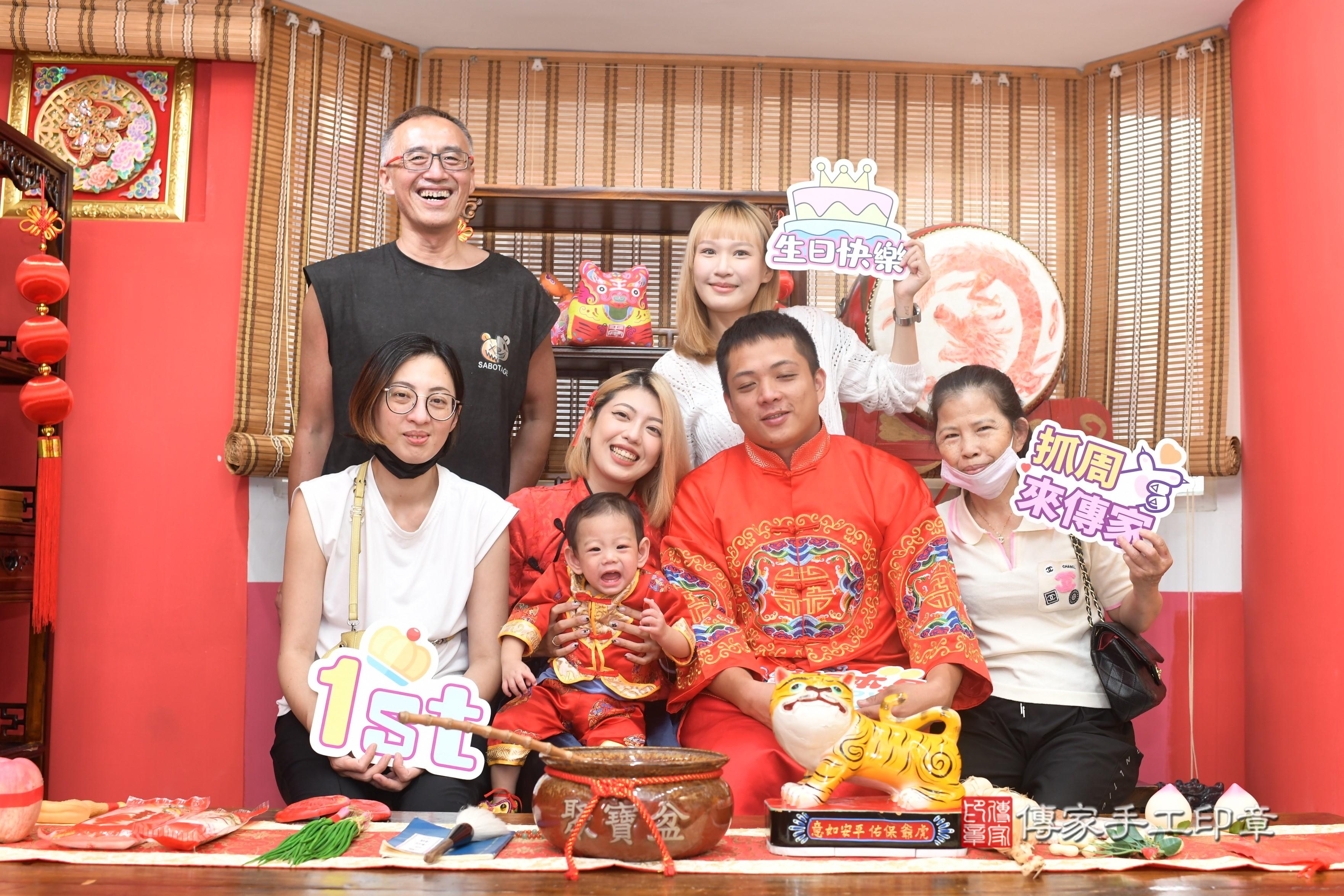傳家手工印章高雄店、抓周、度脺、中國風會場、傳家嬰兒古禮、吉祥話、抓周道具物品24種、拍照。抓周證書。寶寶抓周、滿周歲、生日快樂、祝福