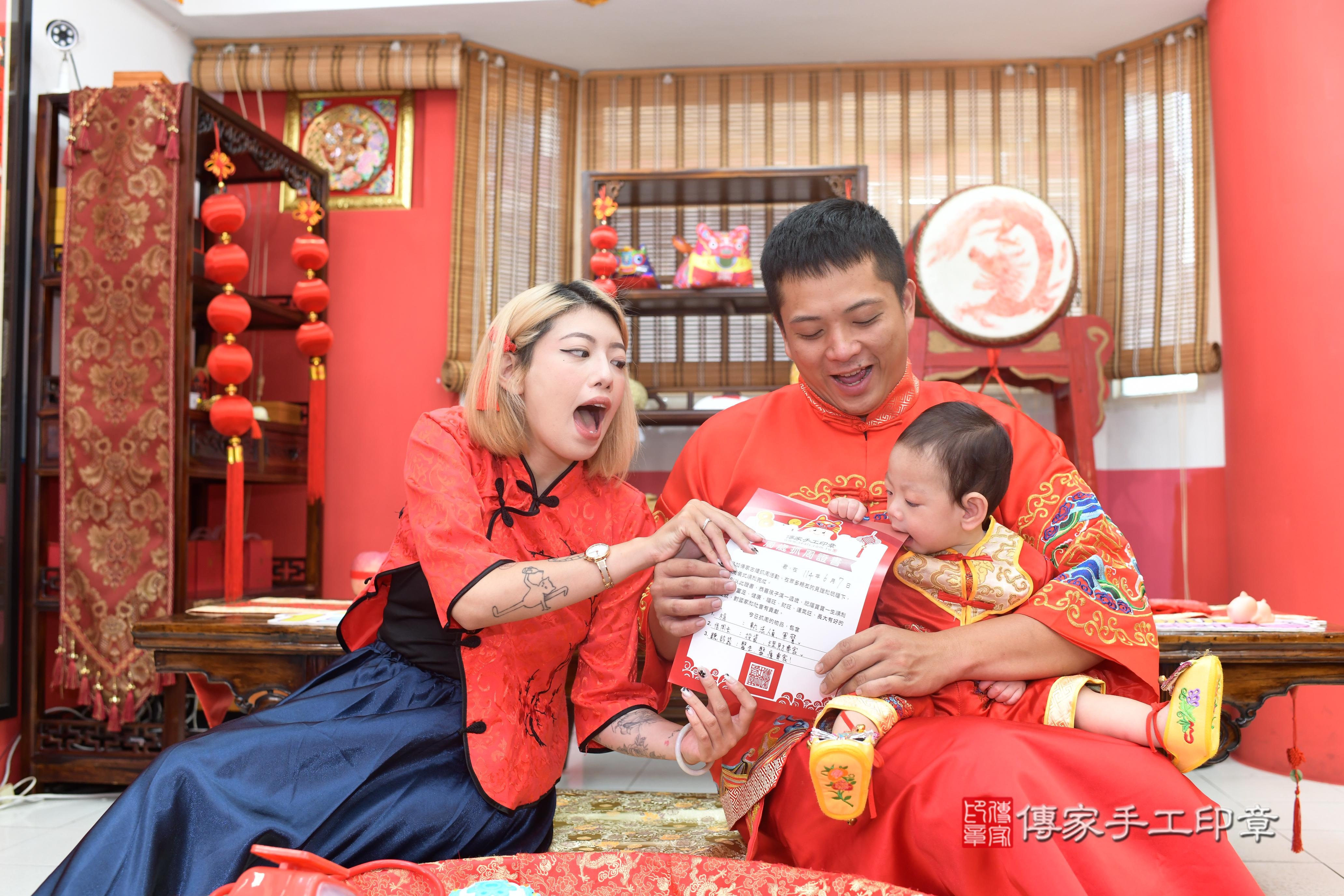 傳家手工印章高雄店、抓周、度脺、中國風會場、傳家嬰兒古禮、吉祥話、抓周道具物品24種、拍照。抓周證書。寶寶抓周、滿周歲、生日快樂、祝福