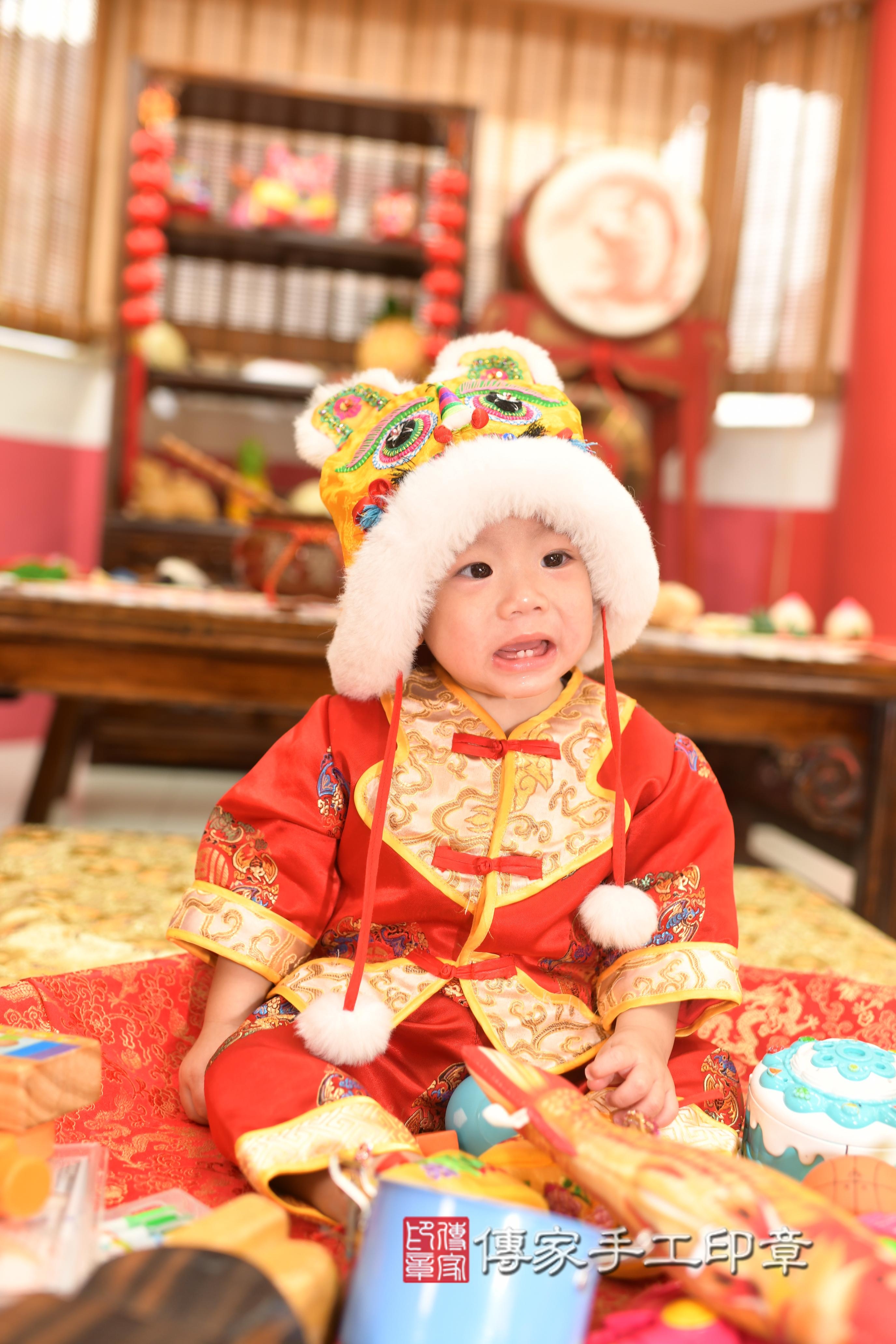 傳家手工印章高雄店、抓周、度脺、中國風會場、傳家嬰兒古禮、吉祥話、抓周道具物品24種、拍照。抓周證書。寶寶抓周、滿周歲、生日快樂、祝福