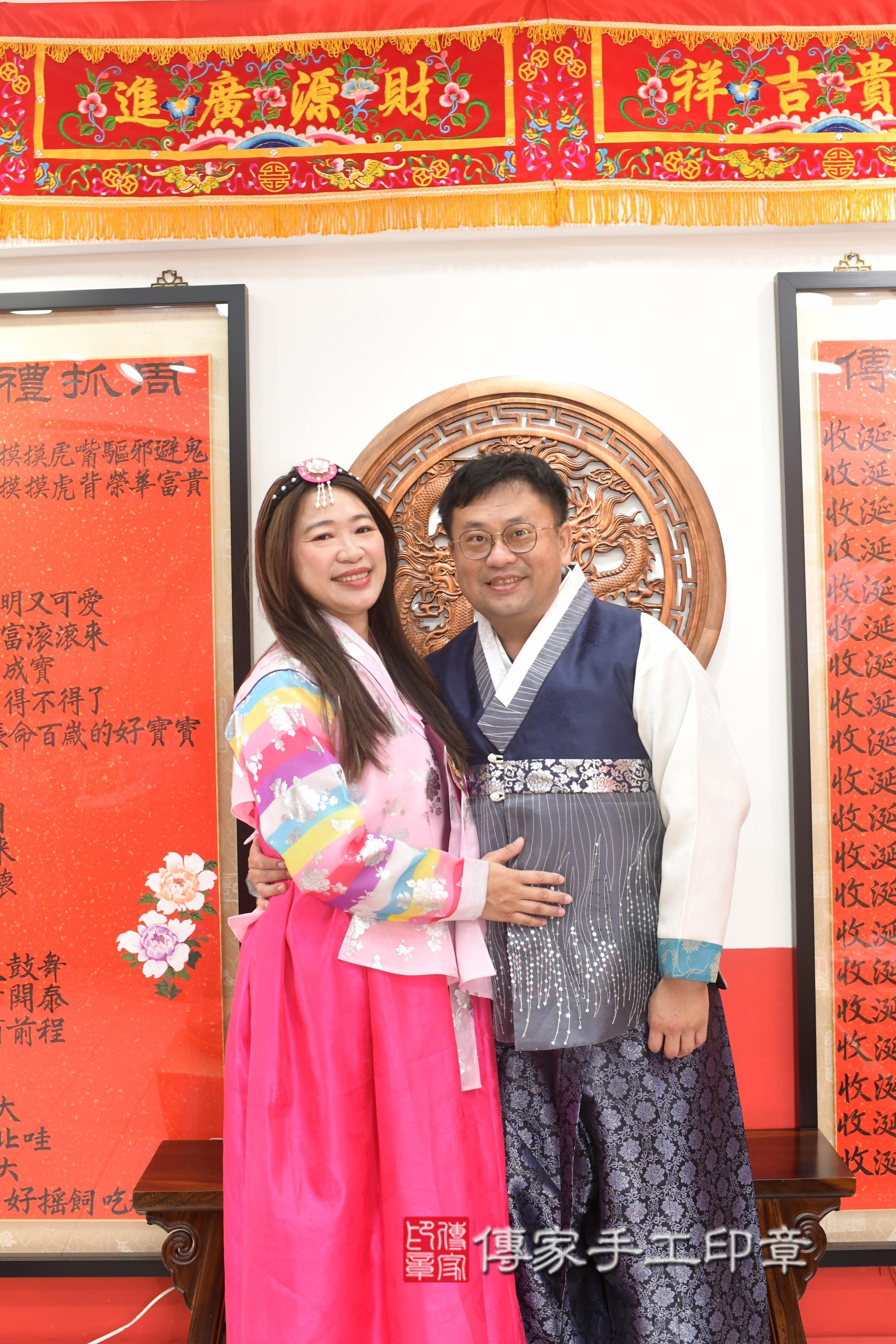 傳家手工印章高雄店、抓周、度脺、中國風會場、傳家嬰兒古禮、吉祥話、抓周道具物品24種、拍照。抓周證書。寶寶抓周、滿周歲、生日快樂、祝福
