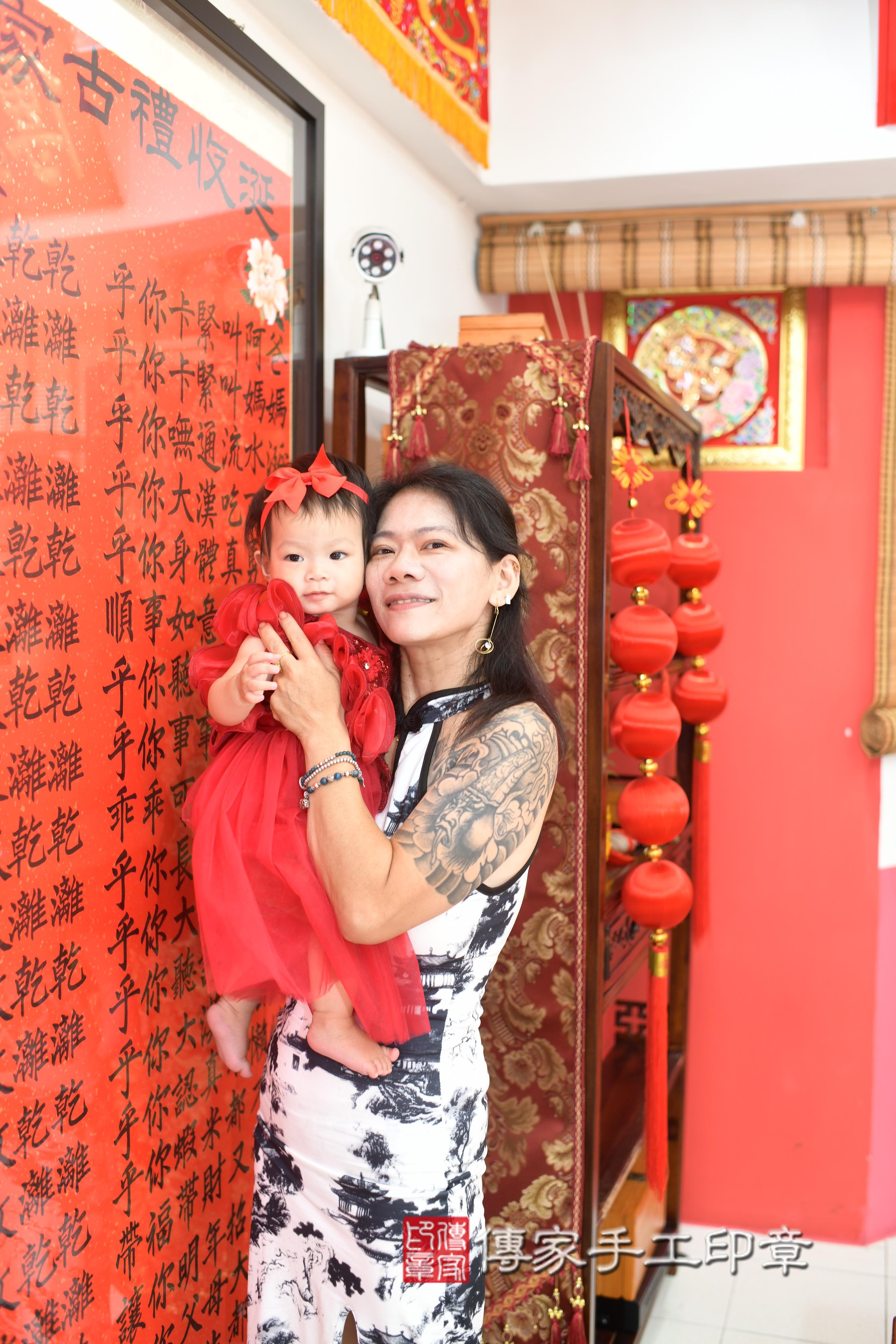 傳家手工印章高雄店、抓周、度脺、中國風會場、傳家嬰兒古禮、吉祥話、抓周道具物品24種、拍照。抓周證書。寶寶抓周、滿周歲、生日快樂、祝福